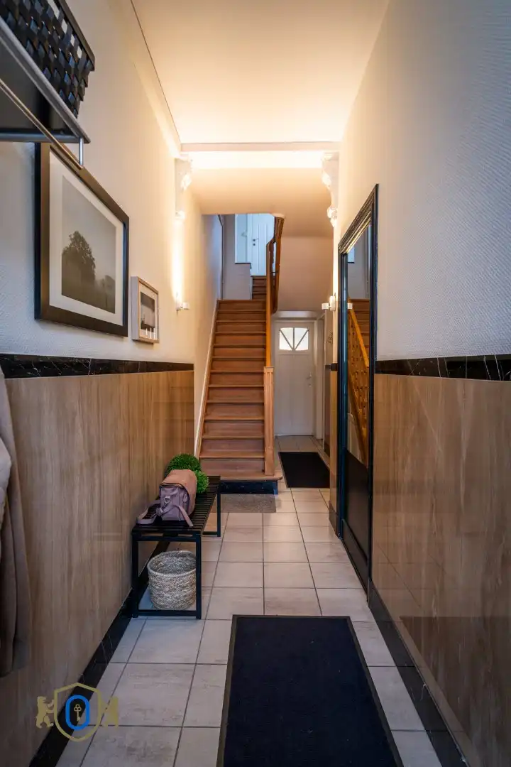 Brugse 3-slpkr herenwoning met studio & romantische tuin foto 3