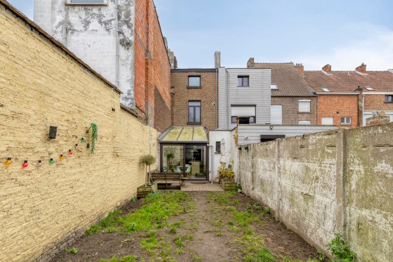 Aangename op te frissen woning met drie slaapkamers foto 21