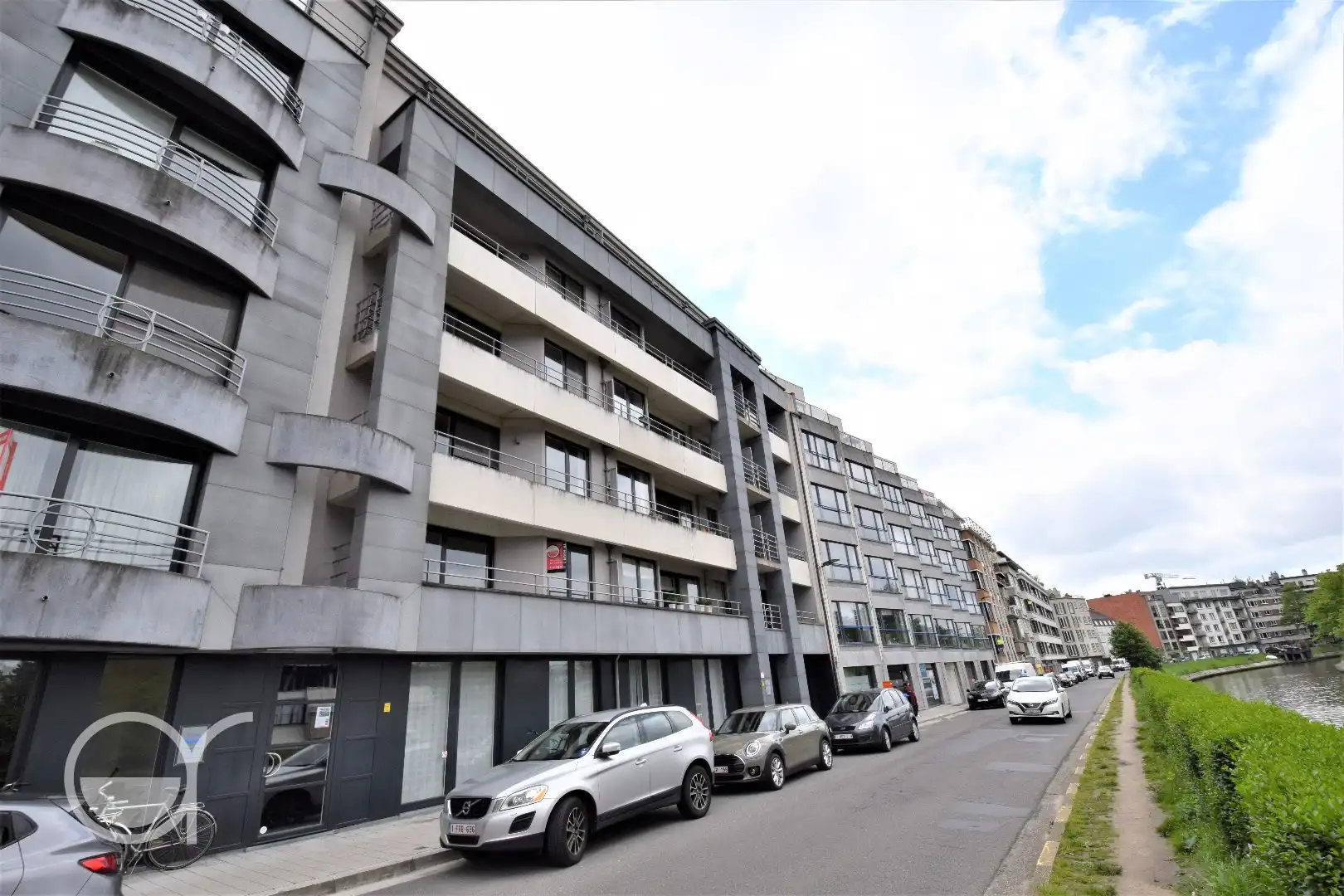 Ruim appartement met terras, zicht op de Leie en twee autostaanplaatsen foto 16