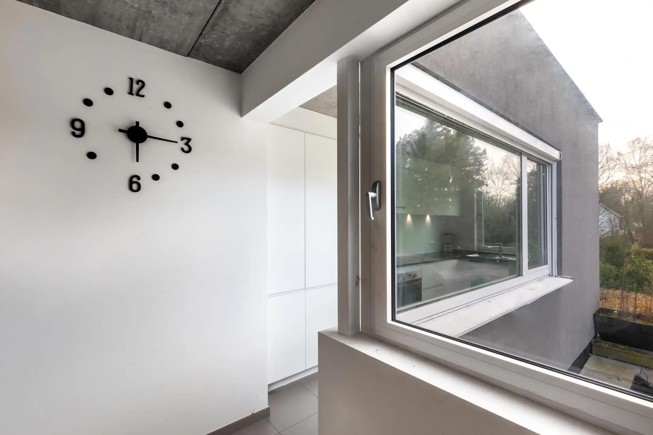 Modern gebouw met handelsgelijksvloers + duplex 1slpk app. foto 22