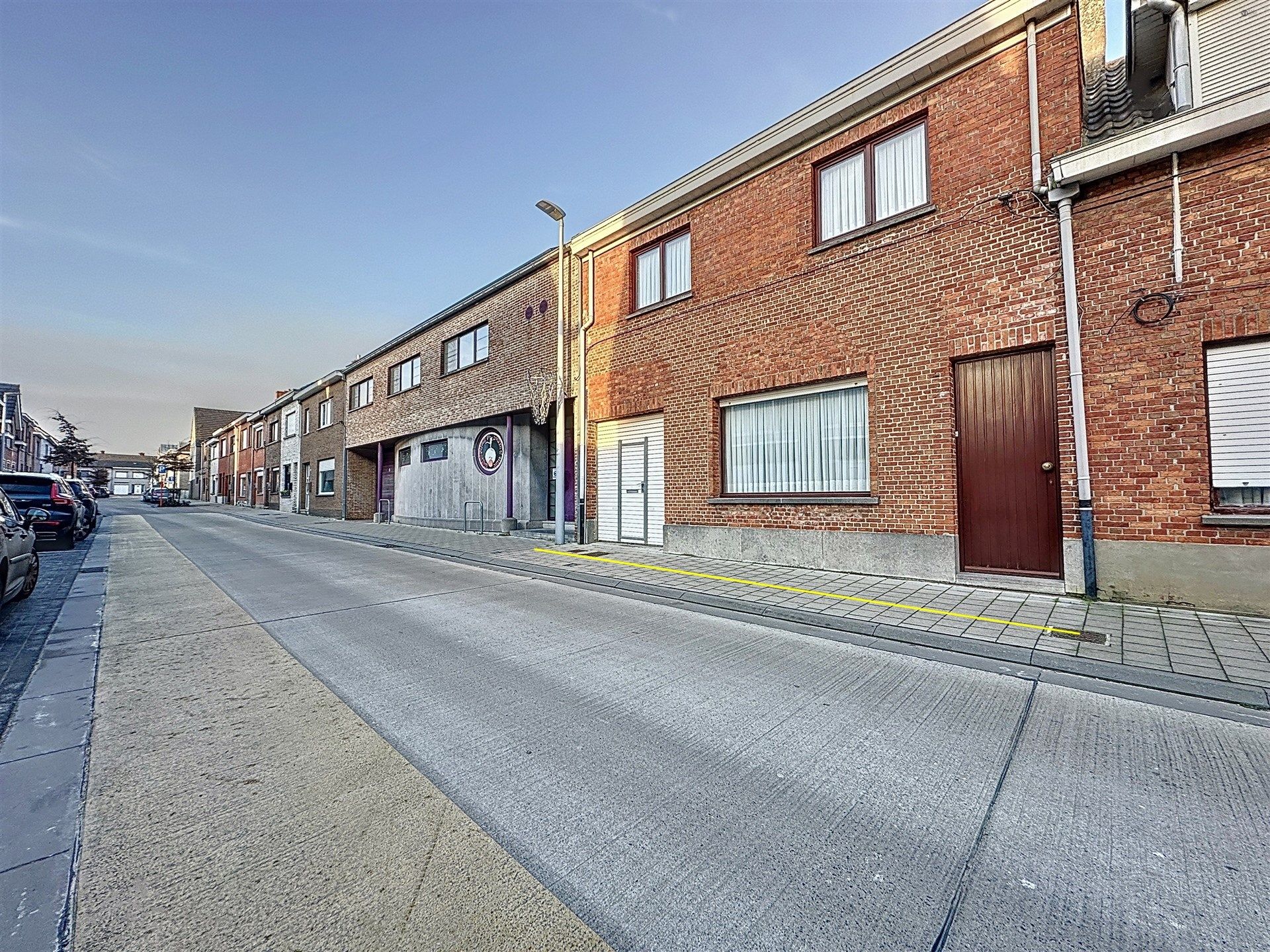 Hoofdfoto van de publicatie: Woning met 3 ruime slaapkamers en garage op perceel van 530 m²