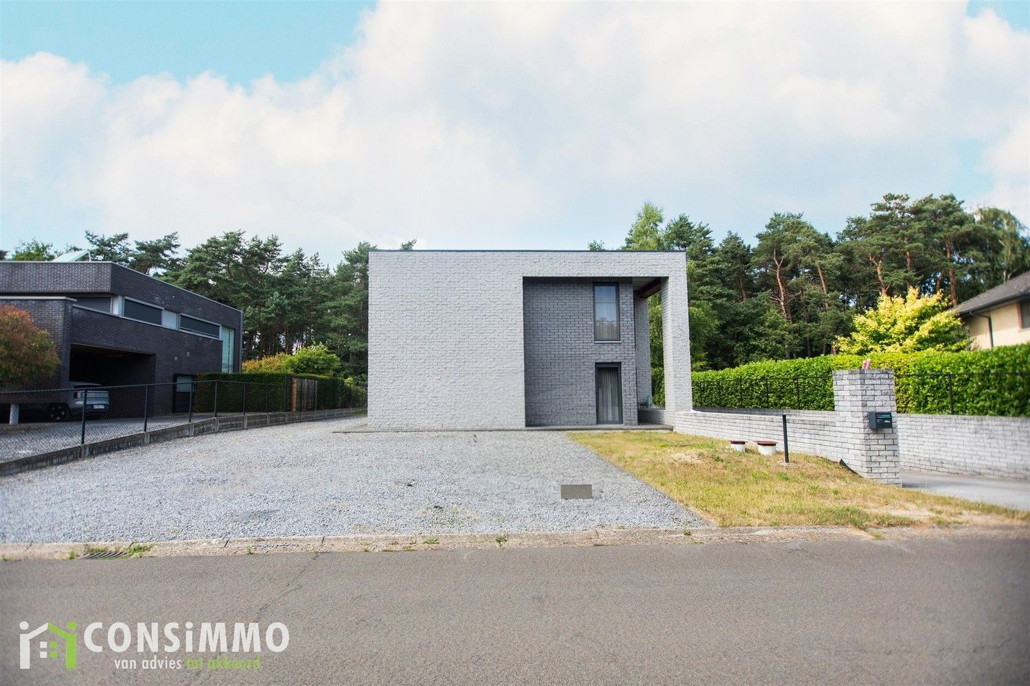 Ruime gezinswoning met 4 slaapkamers in groene omgeving te Genk-Driehoeven foto {{pictureIndex}}