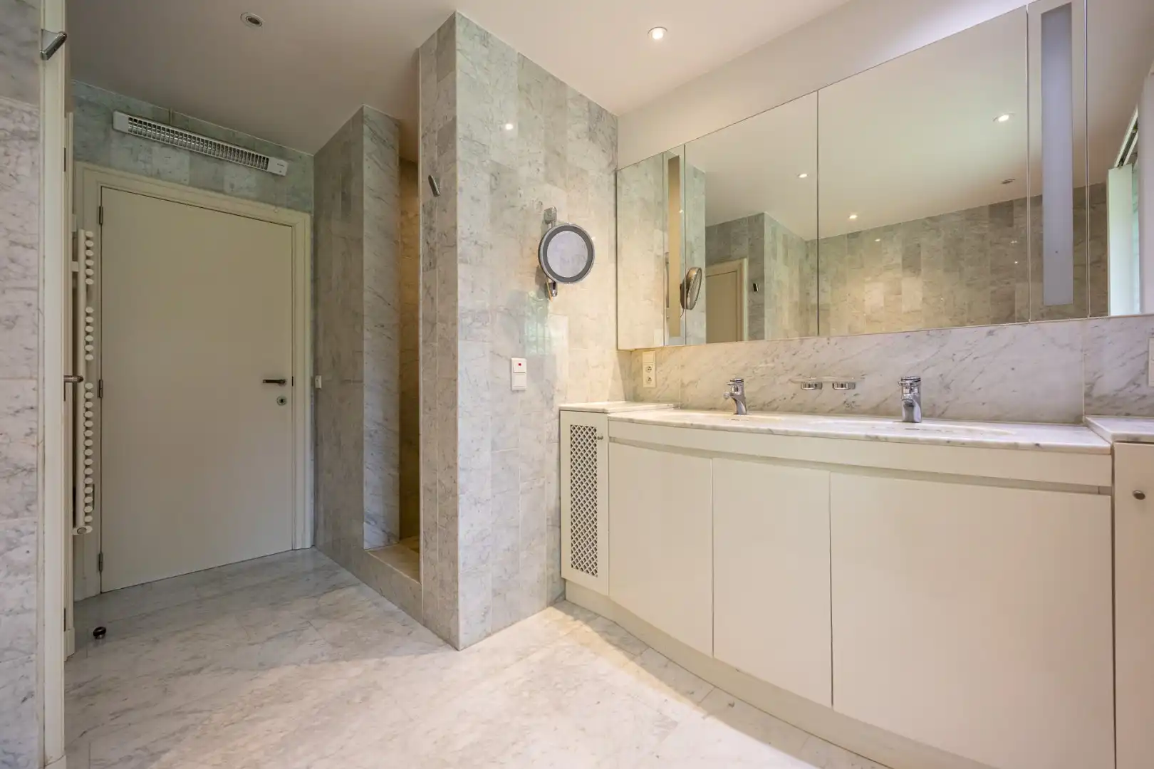 Exclusieve villa met gelijkvloerse master suite, prachtige tuin en uitzonderlijk wooncomfort foto 17
