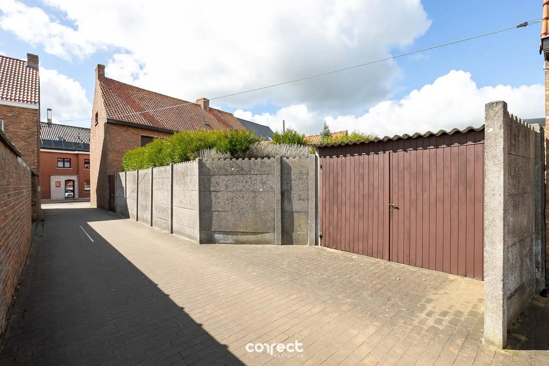 Centraal gelegen ruime halfopen bebouwing met 4 slaapkamers, tuin en garage. foto 13