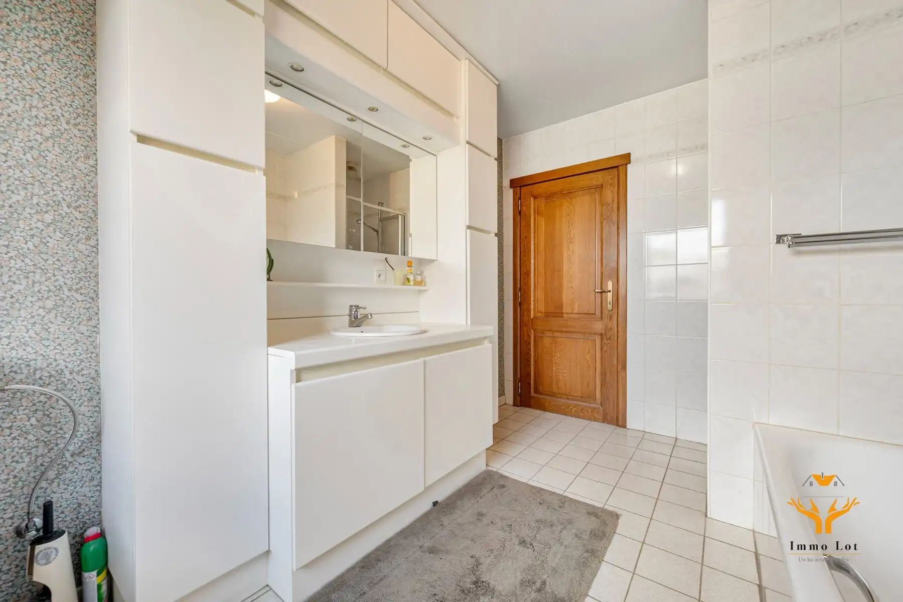 Gezinswoning met 5 slaapkamers en ruime tuin foto 16