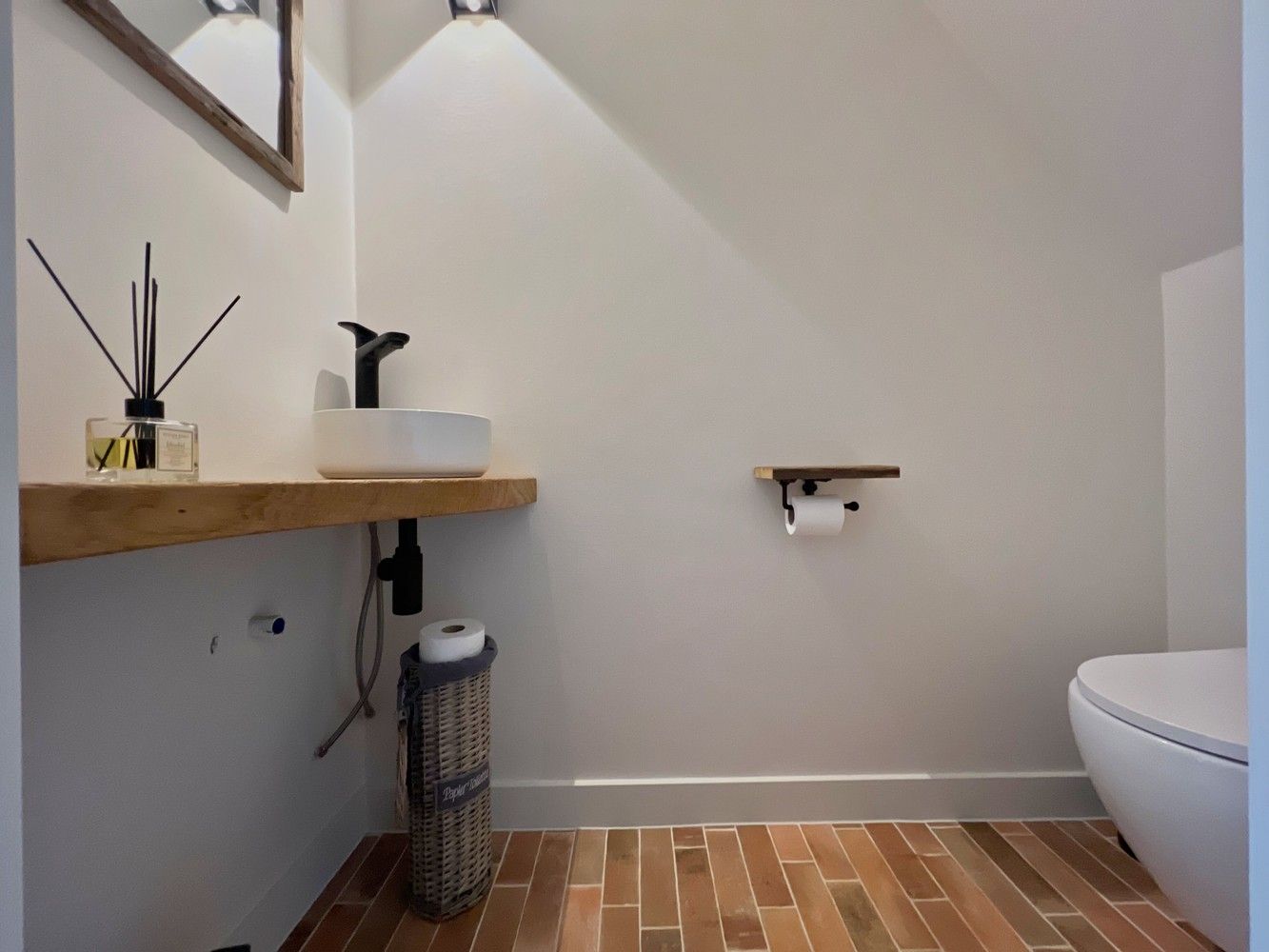 Kwalitatief vernieuwde woning met zonnige tuin (1004m²) foto 11