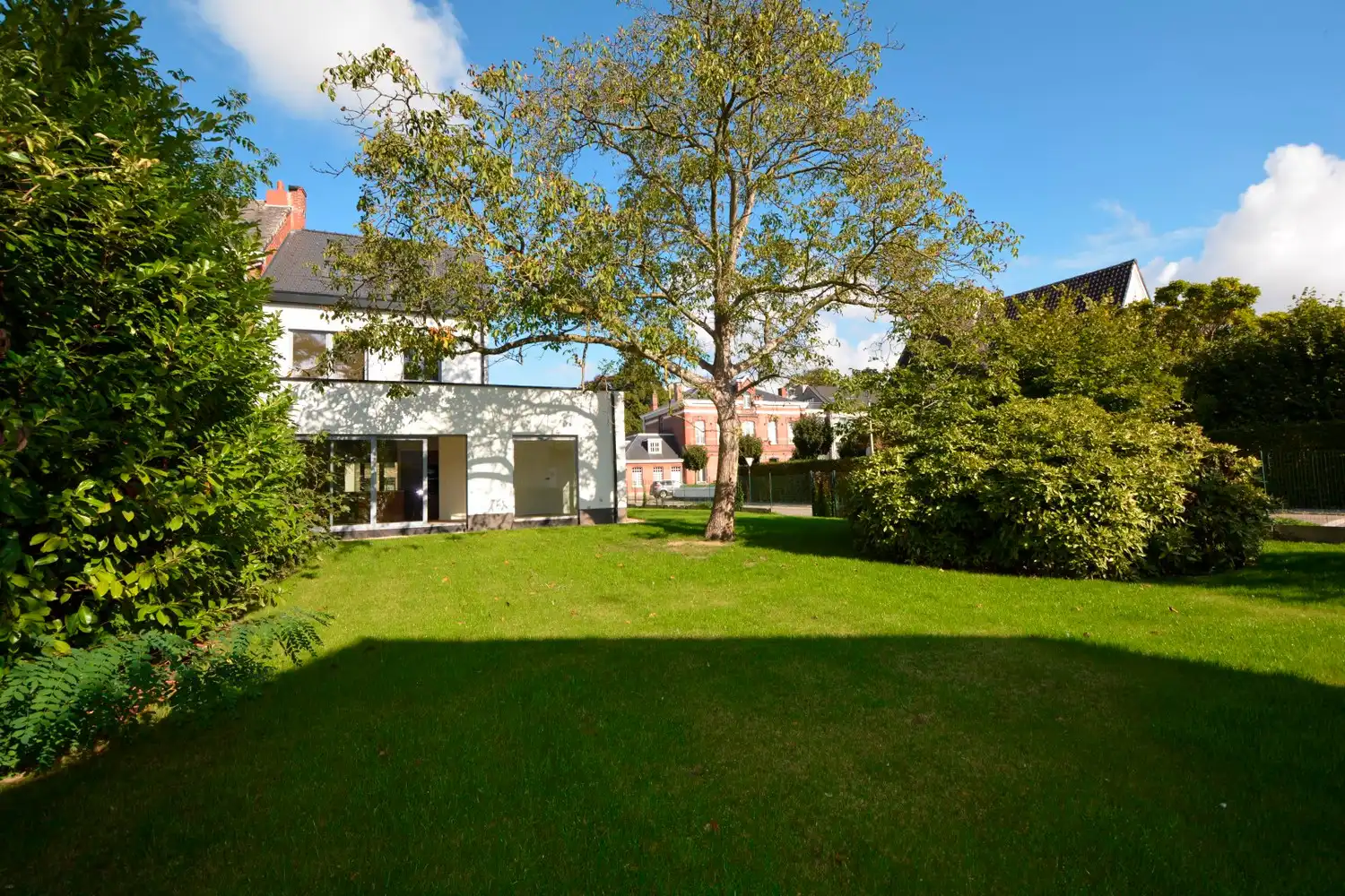 KWALITATIEF GERENOVEERDE WONING OP 835 m²! foto 14