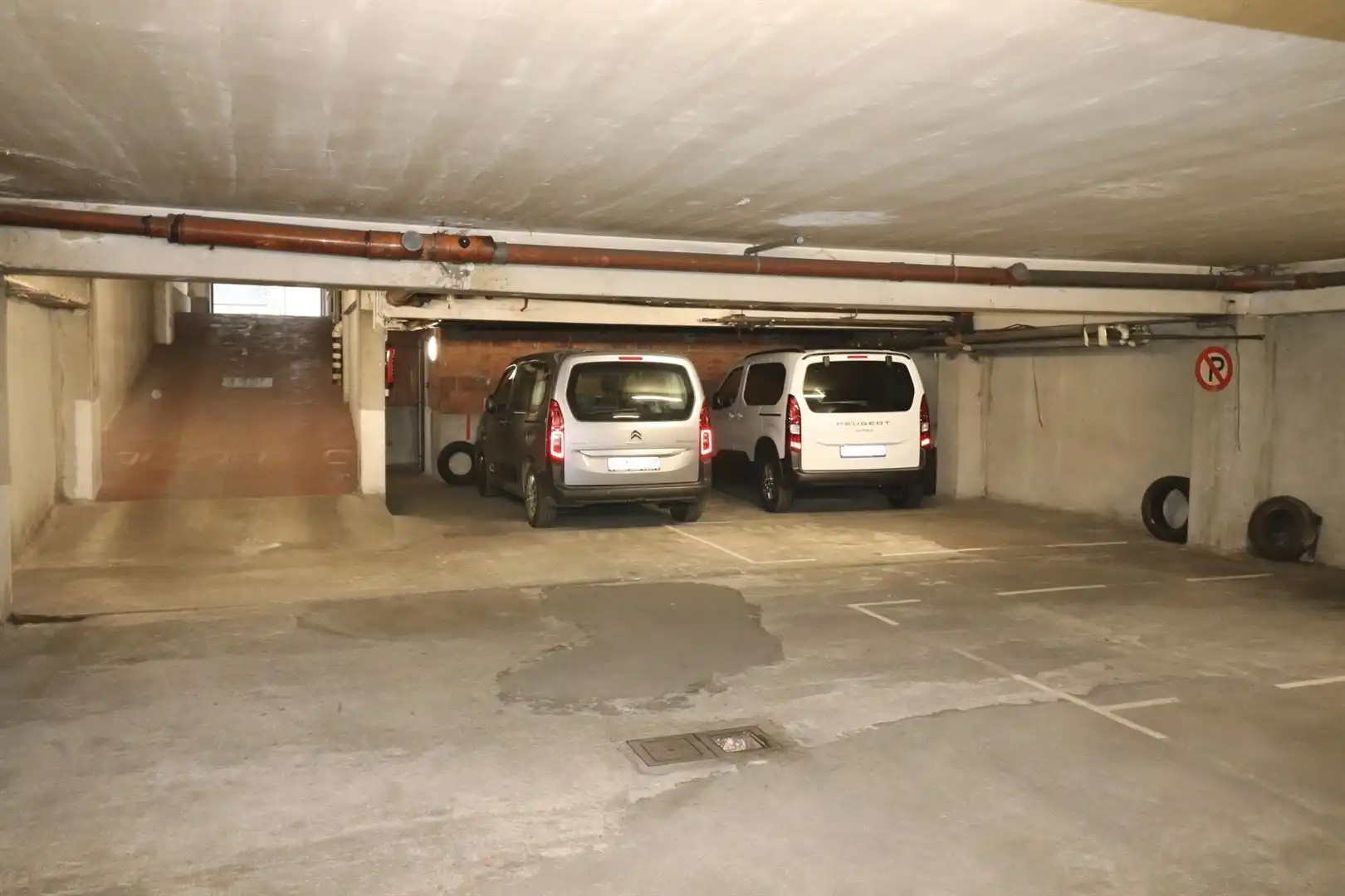 Parking in hartje Antwerpen.  foto 9