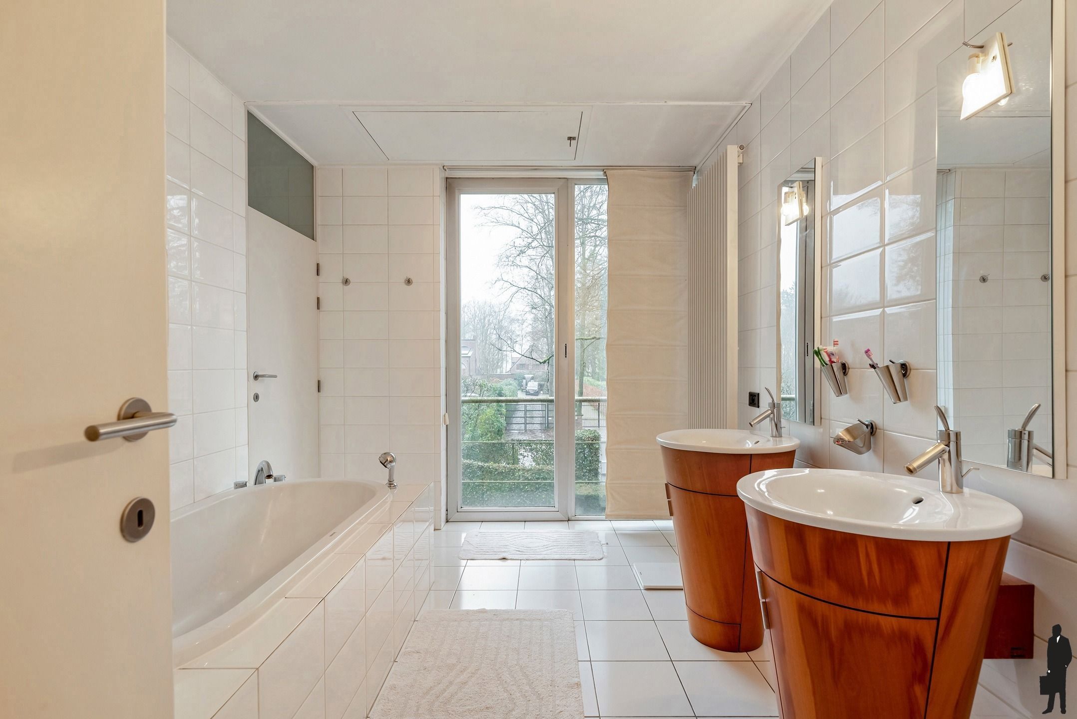 Moderne woning op perceel van ca. 3.500m² foto 19