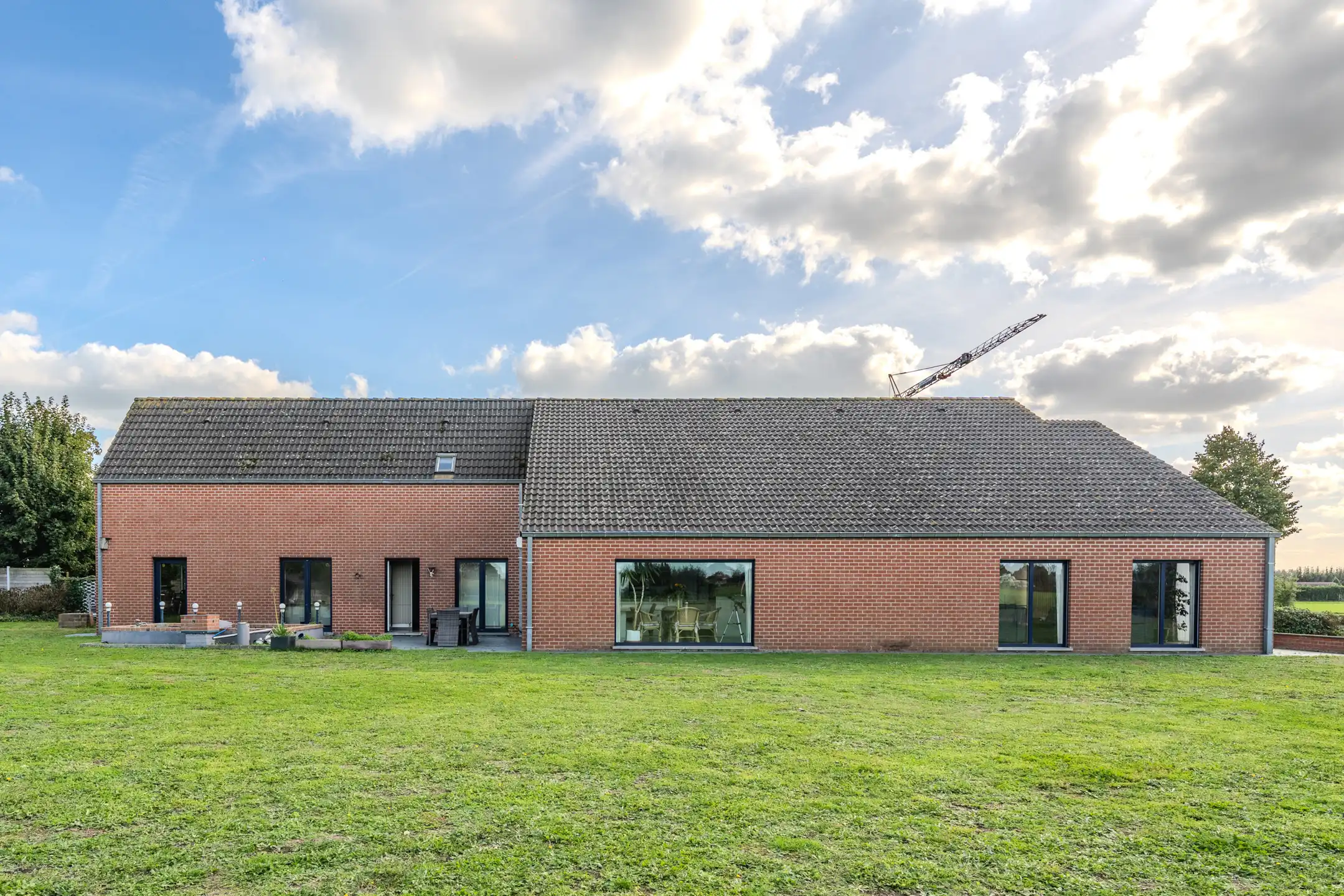 UNIEK EIGENDOM OP EEN TERREIN VAN 8.187 M² – RUST & RUIMTE ! foto 4