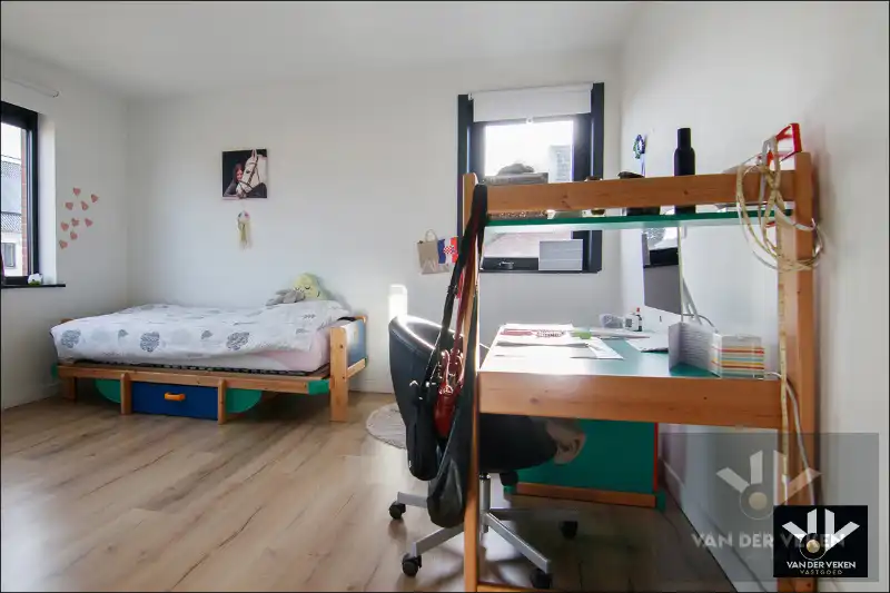 HALFOPEN WONING IN RUSTIGE OMGEVING TOFFE GEZINSWONING foto 14