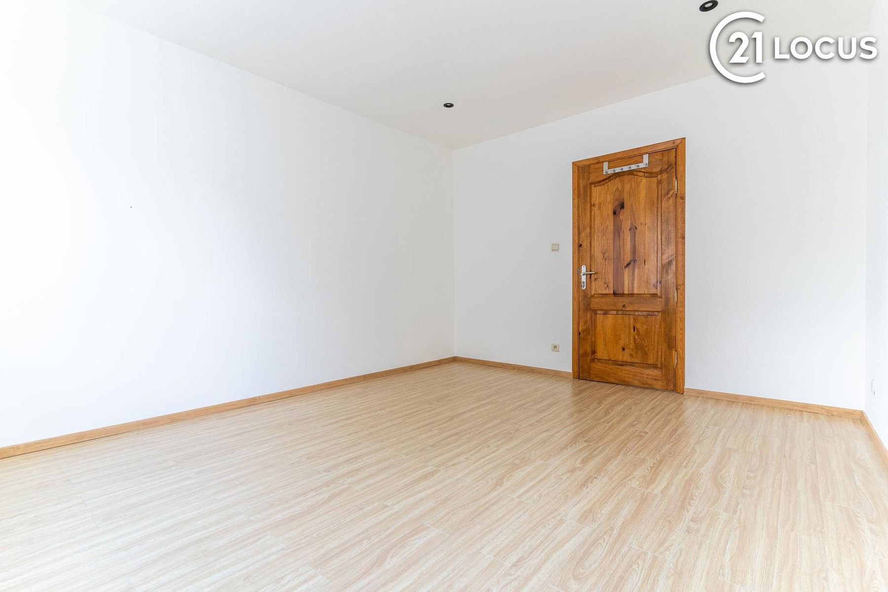 Instapklare en ruime woning in het hart van Kruibeke foto 13