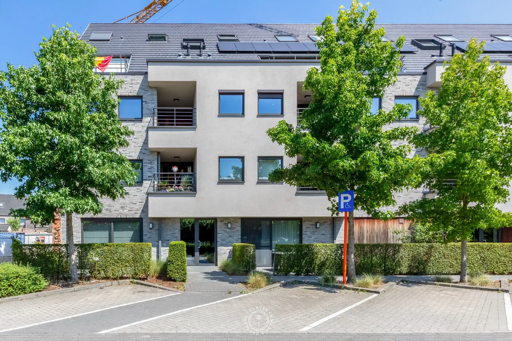 Mooi en recent appartement met staanplaats foto 14