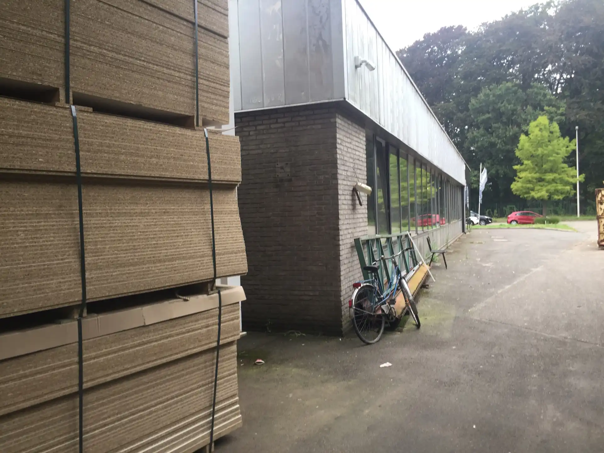 Magazijn met gelijkvloers kantoor foto 3