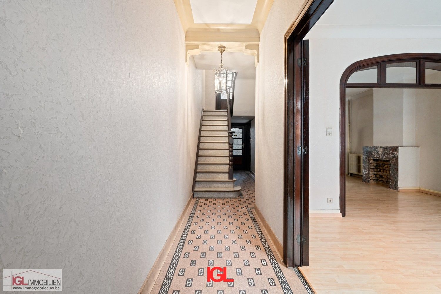 Karaktervolle ééngezinswoning met 4 slaapkamers en mooie tuin in het centrum van Ruisbroek foto 2