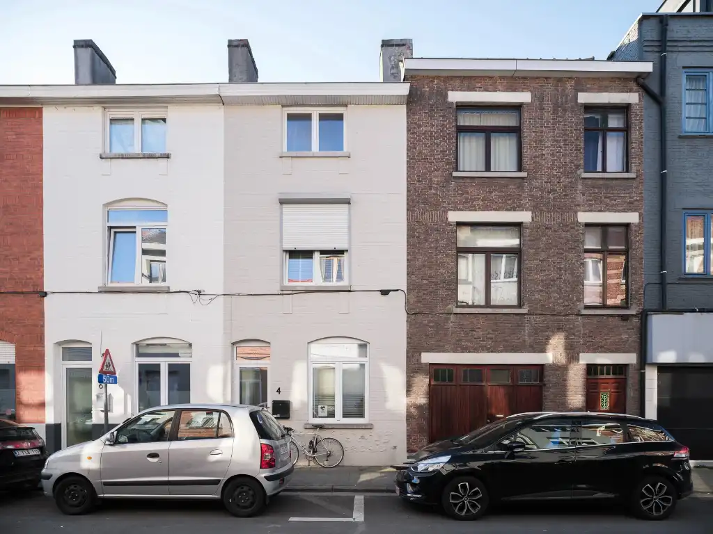 Lichtrijke stadswoning met 3 slaapkamers en buitenruimte, gelegen in een rustige straat op korte afstand van het centrum van Gent. foto 12