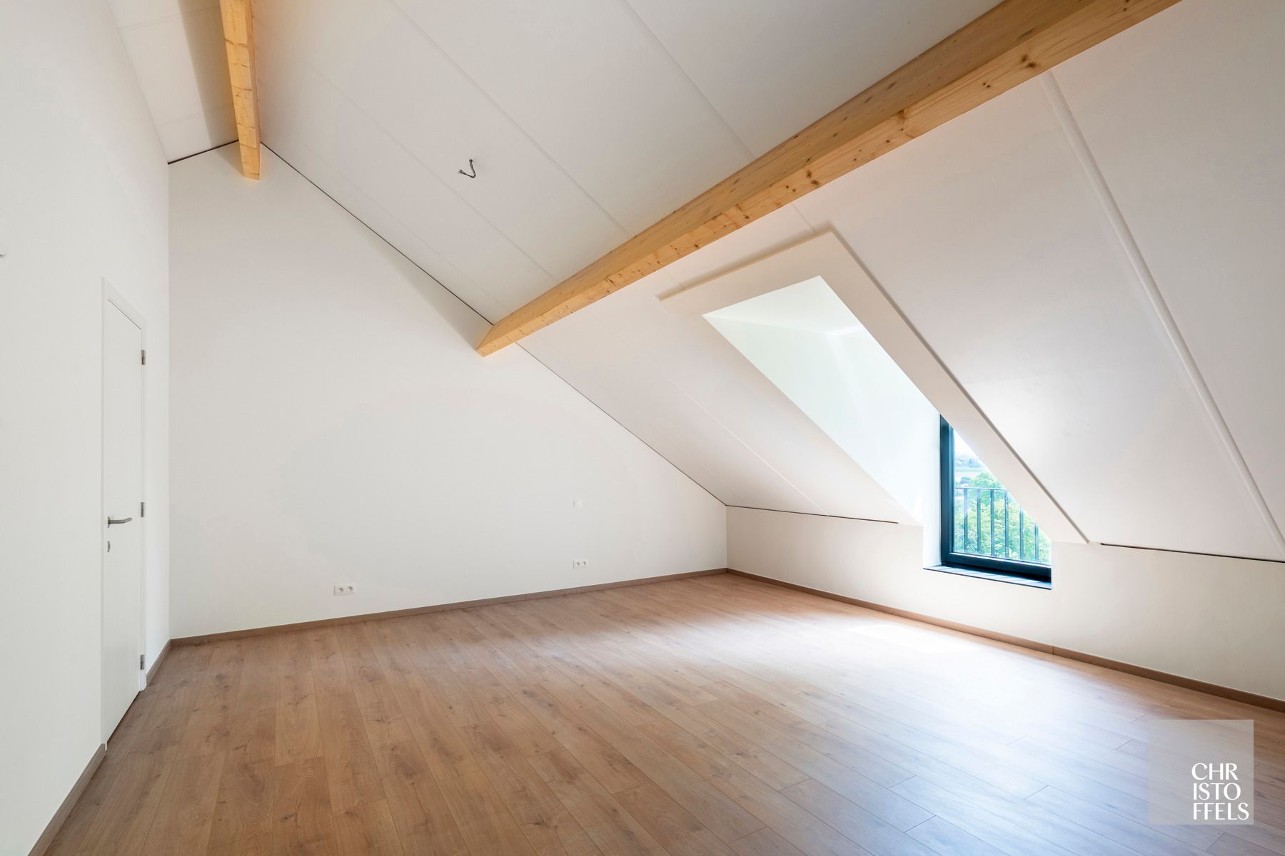 Gezinswoning (180m²) in een gerenoveerde hoeve te Riemst! foto 10