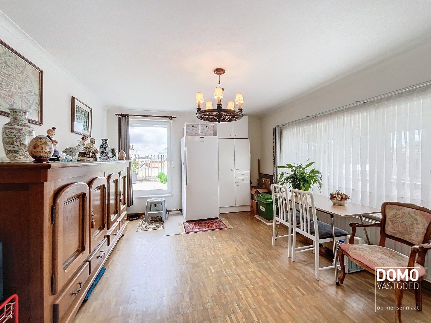 Commercieel gelegen handelspand met inclusief bovenliggend appartement te Kermt. foto 11