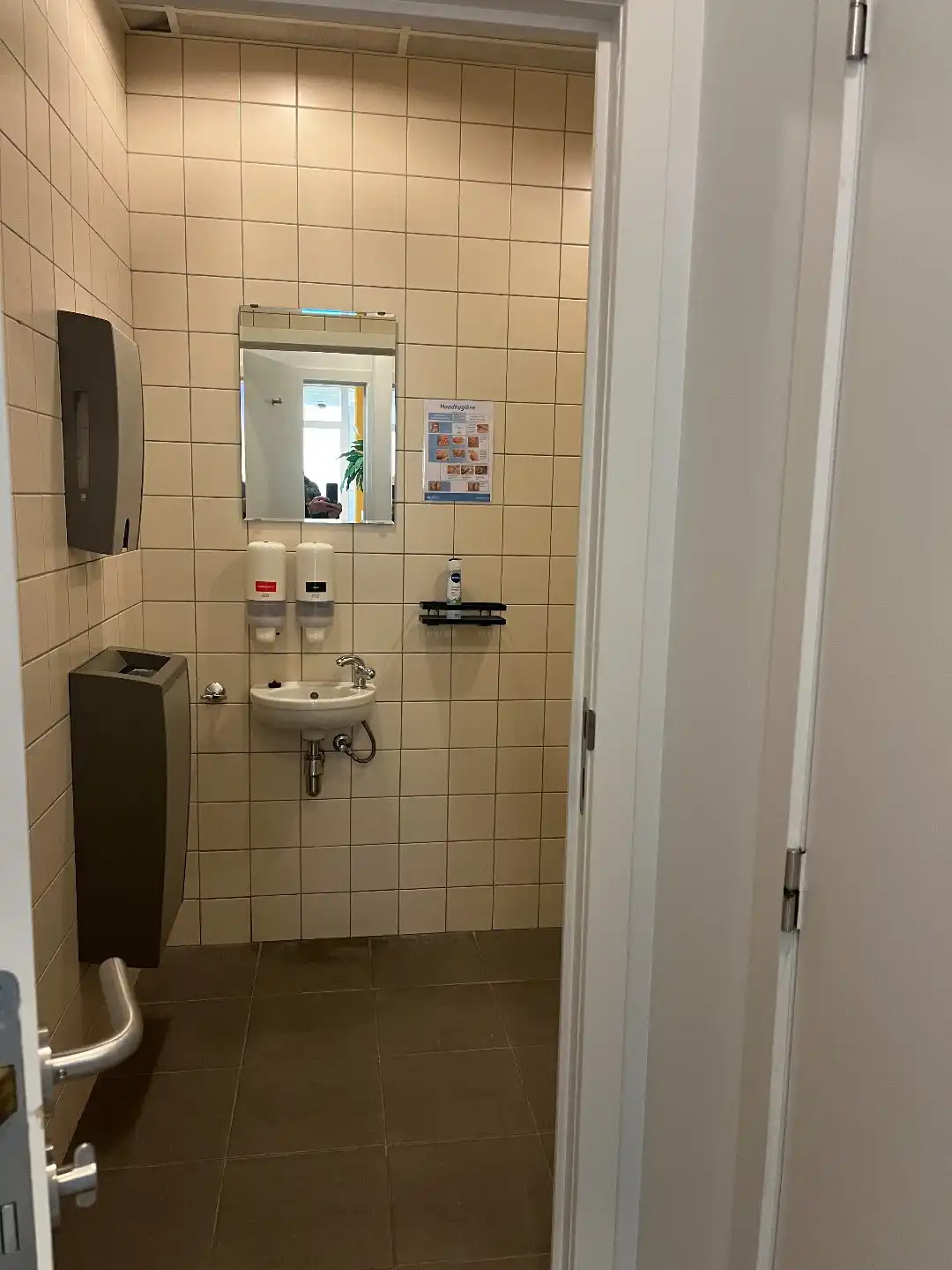 Ruim goed gelegen handelspand centrum Lommel foto 27