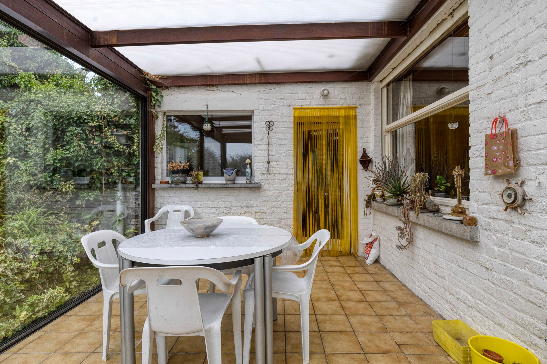 Ruime te renoveren woning met opslagplaats in hartje Gooik foto 12