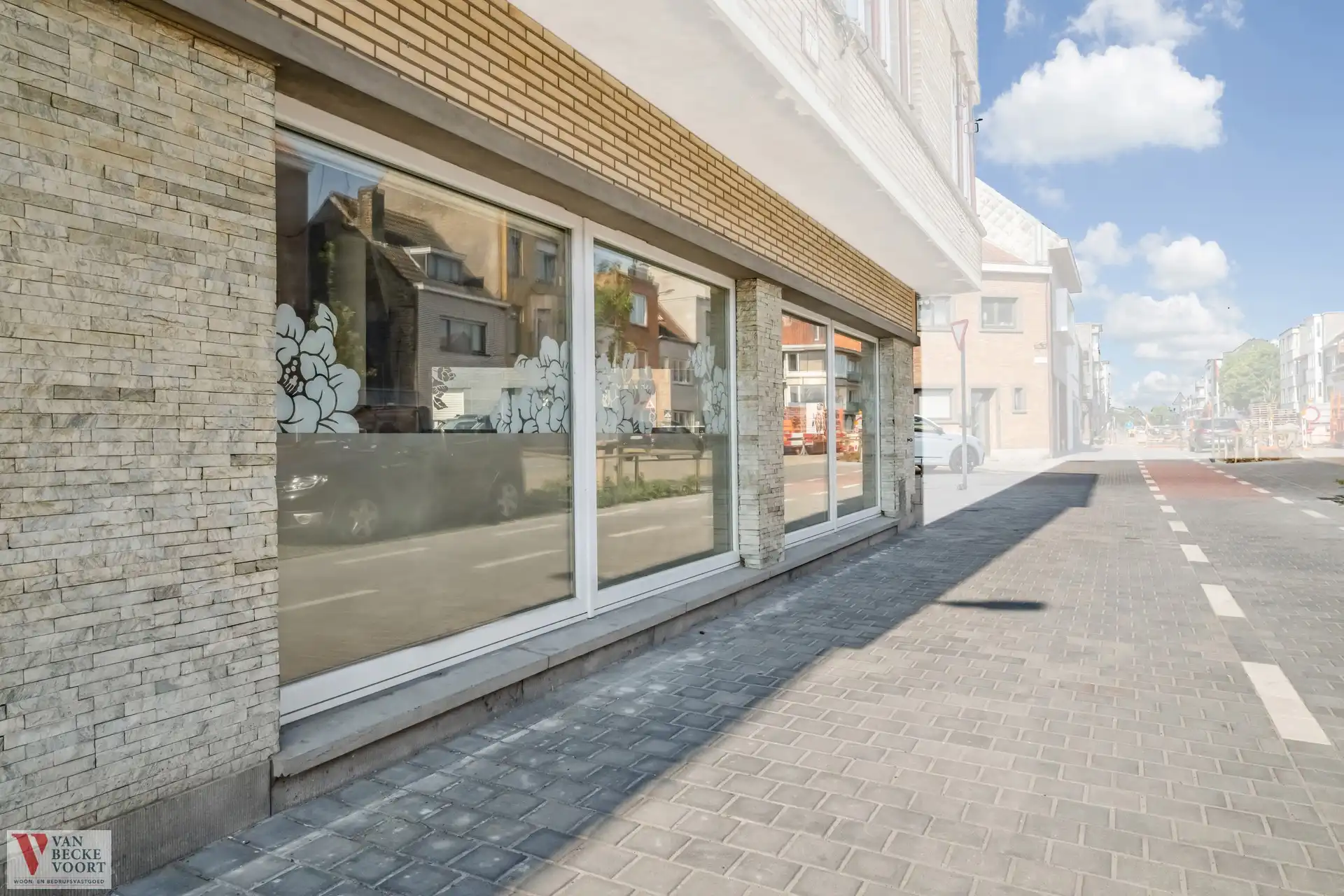 Handelspand op hoekligging met garage foto 12