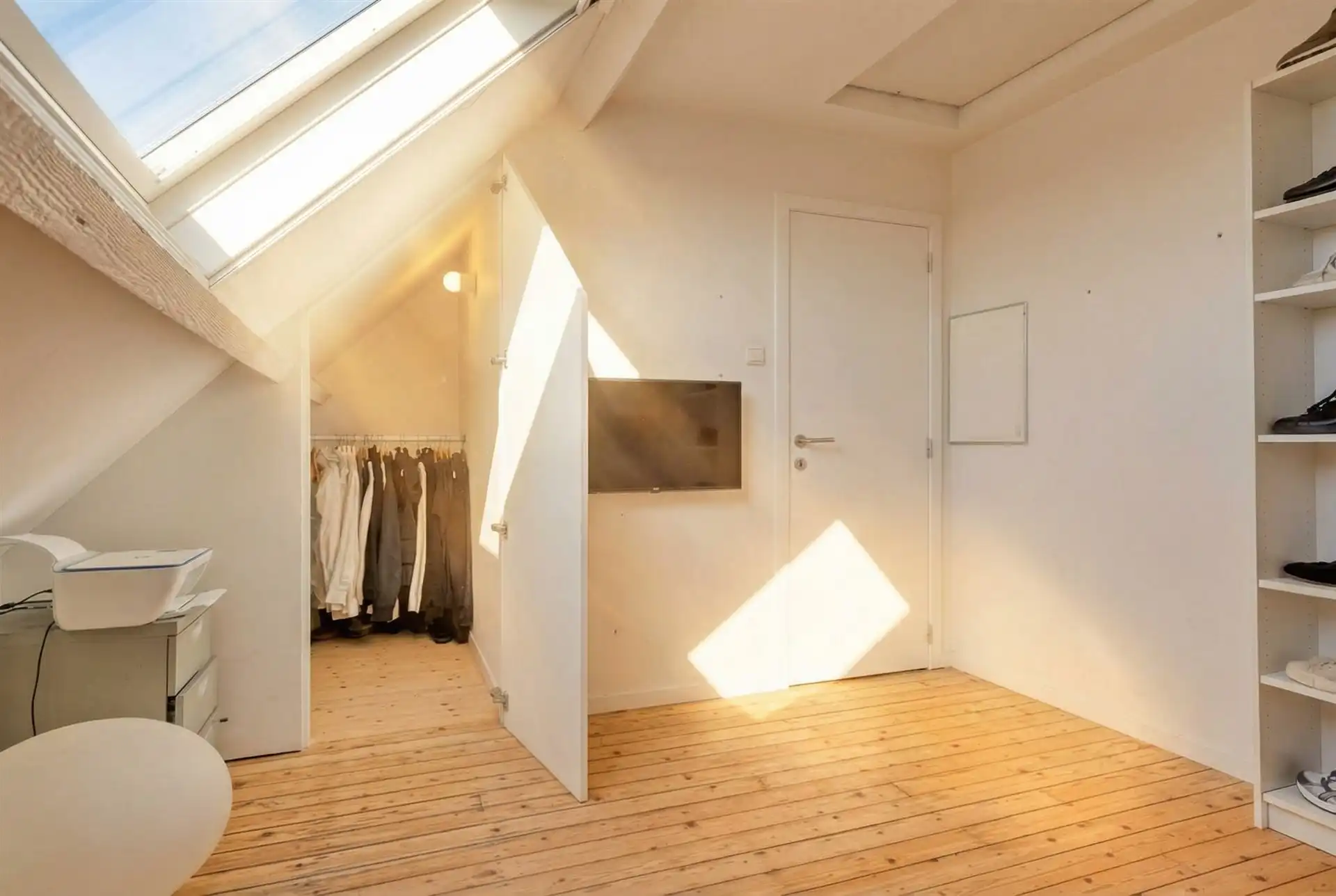 Sometimes the current of life moves the stones in the river foto 24