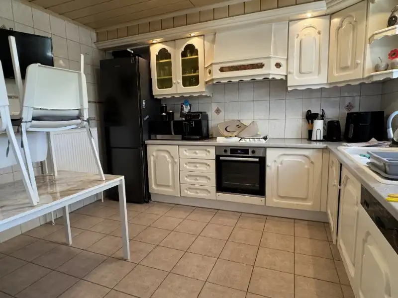 Woning met 4 slaapkamers en garage foto 8