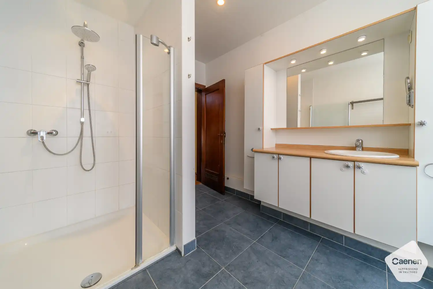 Ruime woning met handelsruimte in het centrum van De Panne foto 13