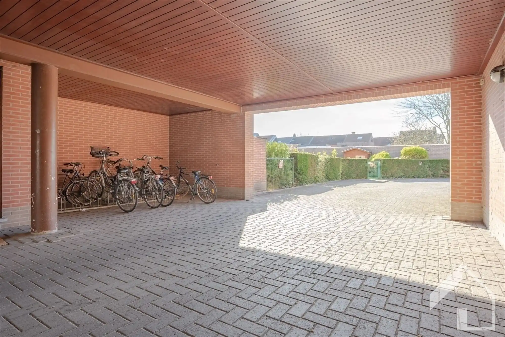 Appartement met 2 slaapkamers, terras, gemeenschappelijke tuin en lift. Optioneel Garagebox foto 9