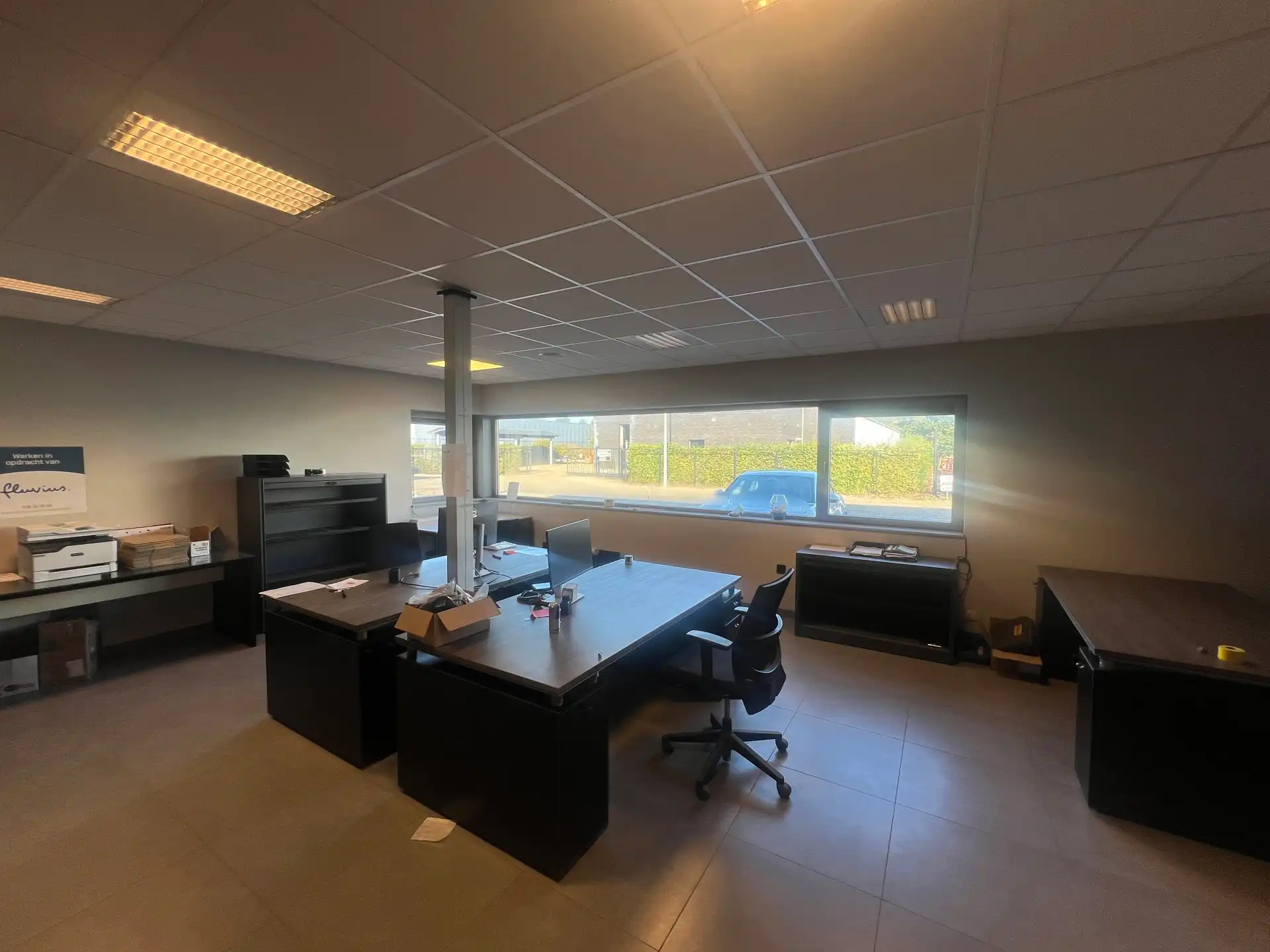 MULTIFUNCTIONEEL BEDRIJFSGEBOUW MET APPARTEMENT EN BUITENTERREIN foto 11