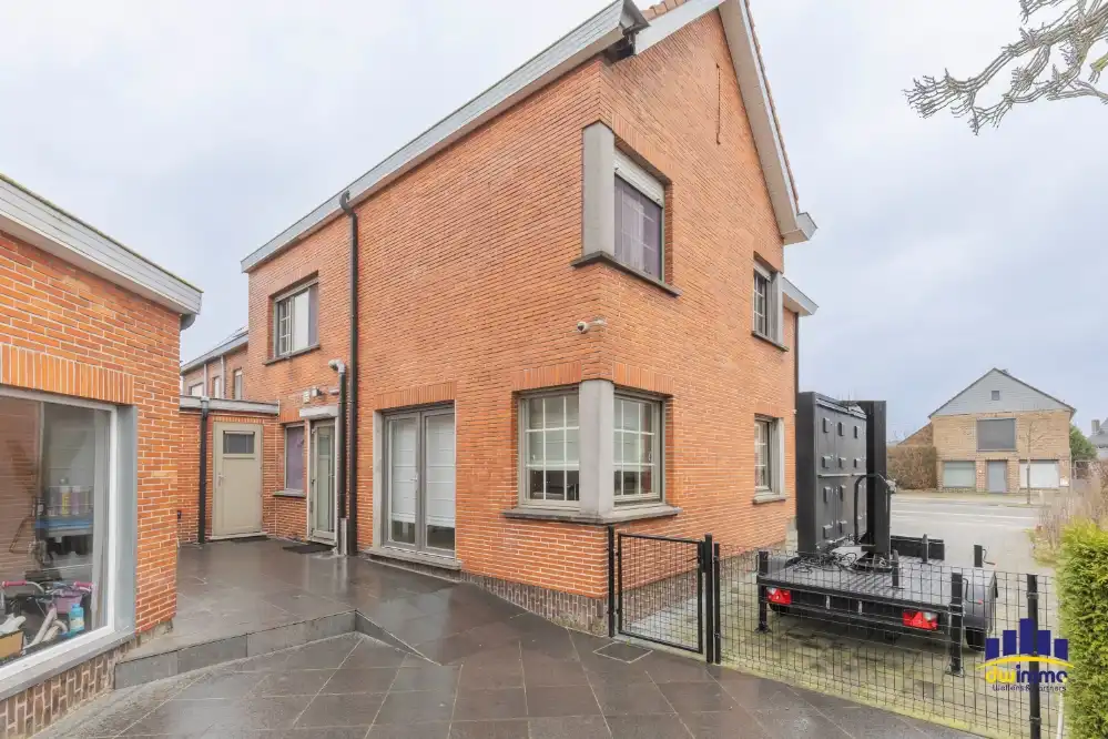 Instapklare, volledig gerenoveerde woning met 4 slaapkamers & ruime tuin met bijgebouw in Evergem foto 23
