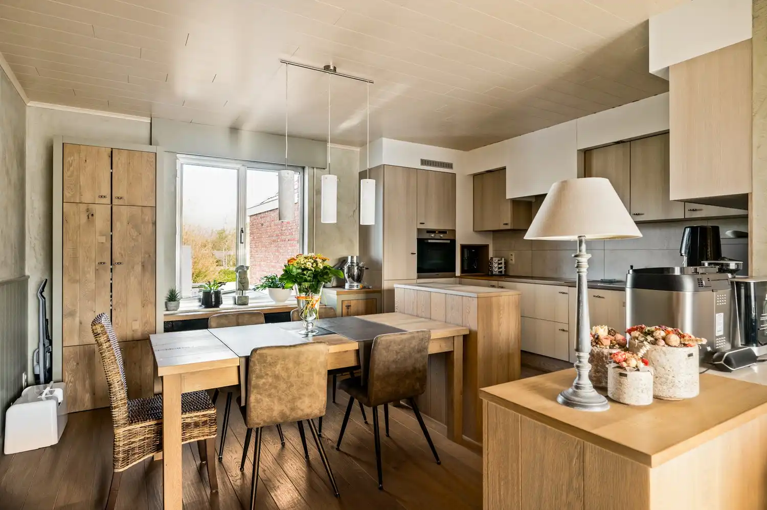 Woning met 2 slpkrs en bijgebouw met veel potentieel foto 6