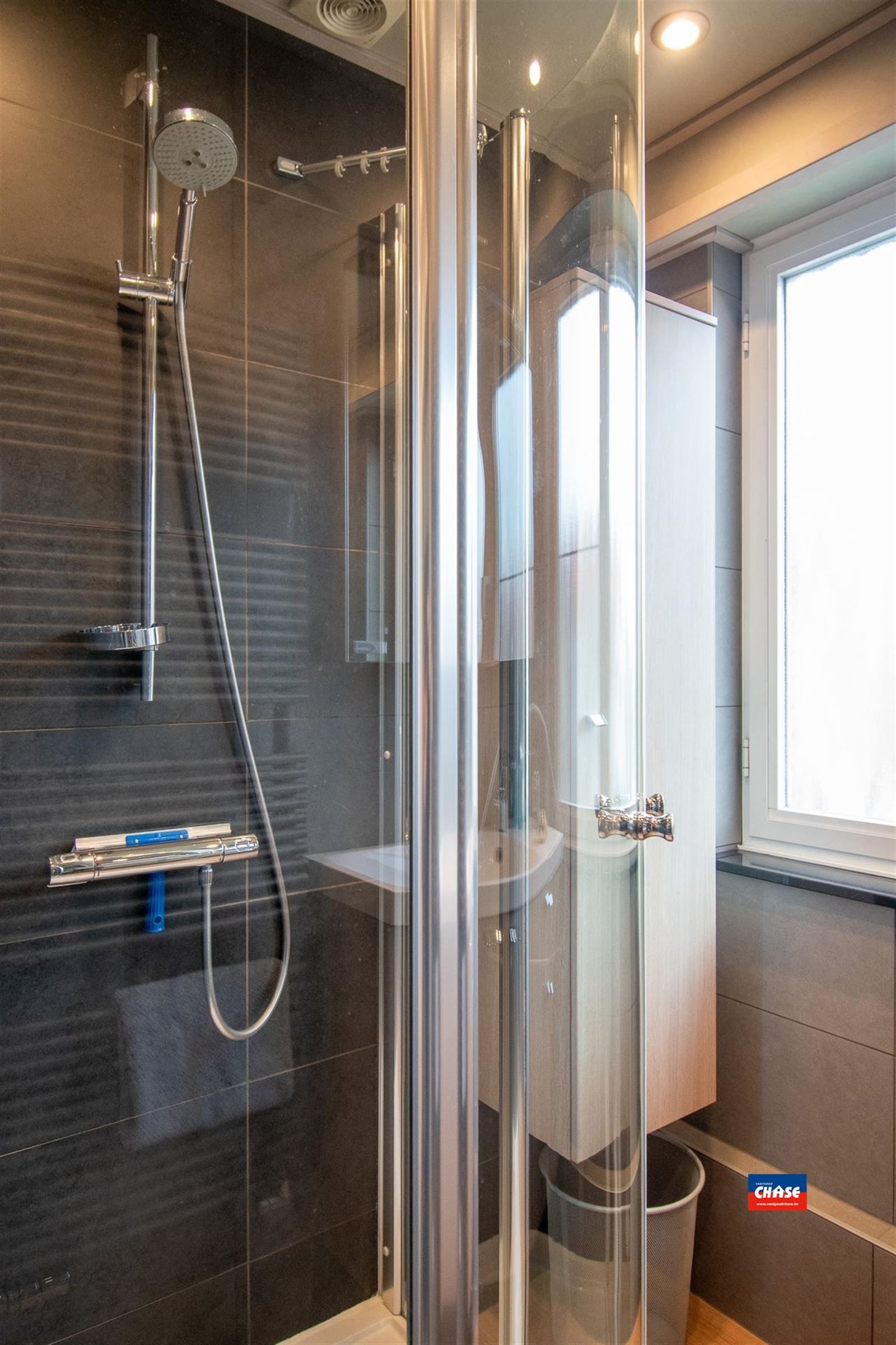 Prachtig gerenoveerde gezinswoning met zonnepanelen foto 22