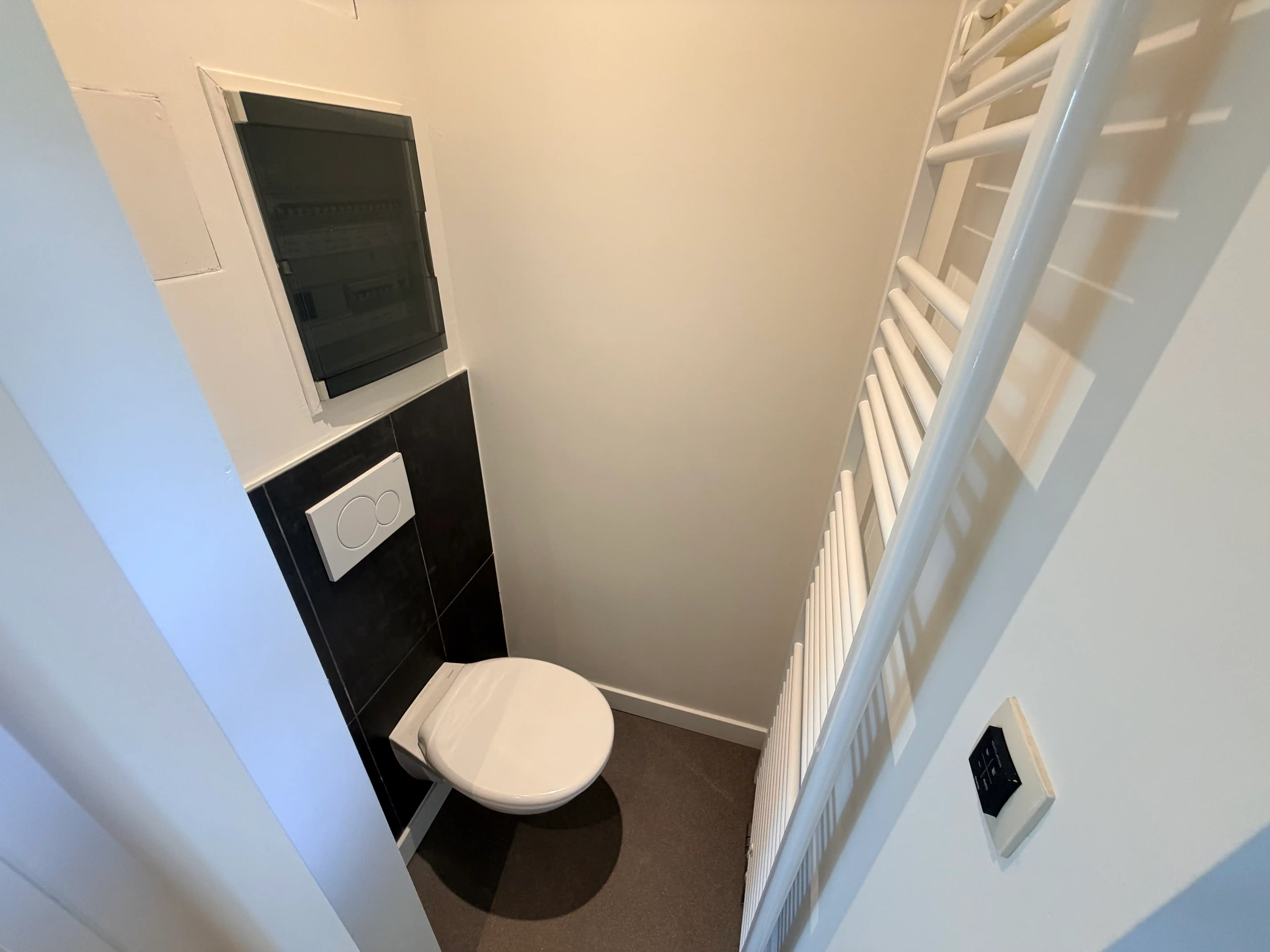 --- NIEUW --- Gerenoveerd en energiezuinig 1-slaapkamerappartement op toplocatie nabij Sint-Pietersstation! foto 5