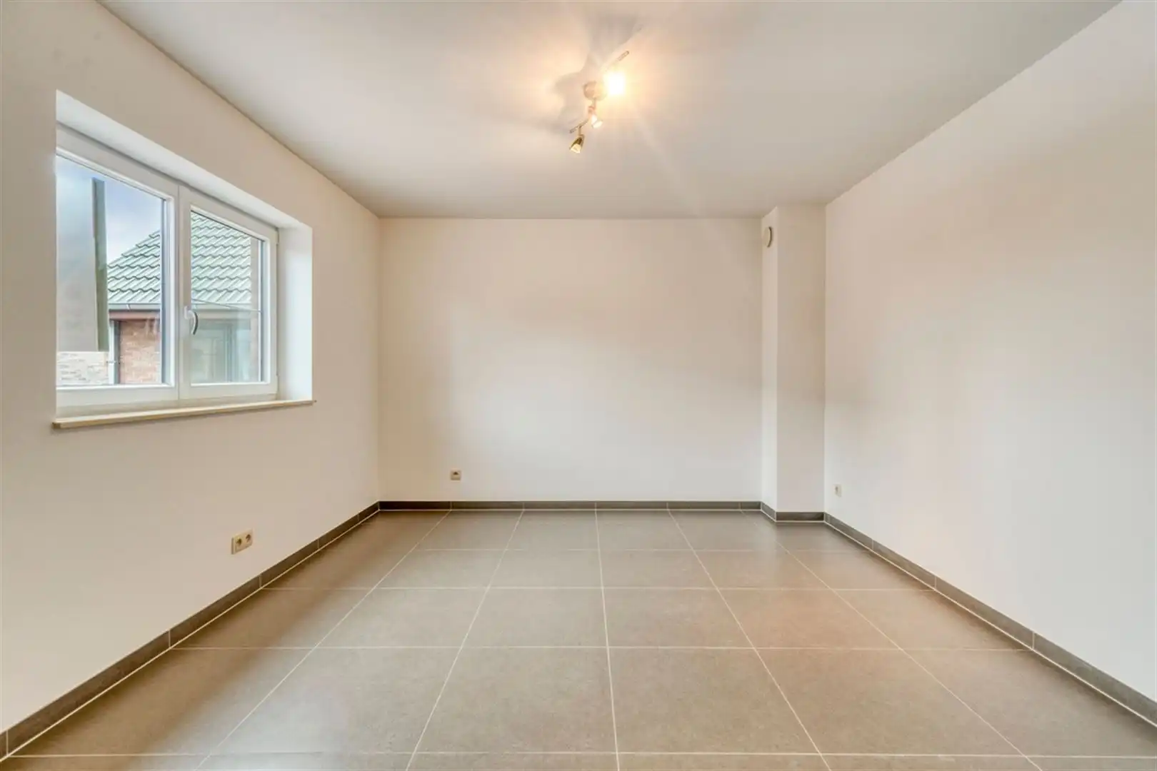 Uitzonderlijk ruime en toekomstgerichte woning met een indrukwekkende 358m² bewoonbare opp. EPC-label A. Residentiële woonwijk met winkels, scholen, horeca en andere voorzieningen vlakbij. foto 20