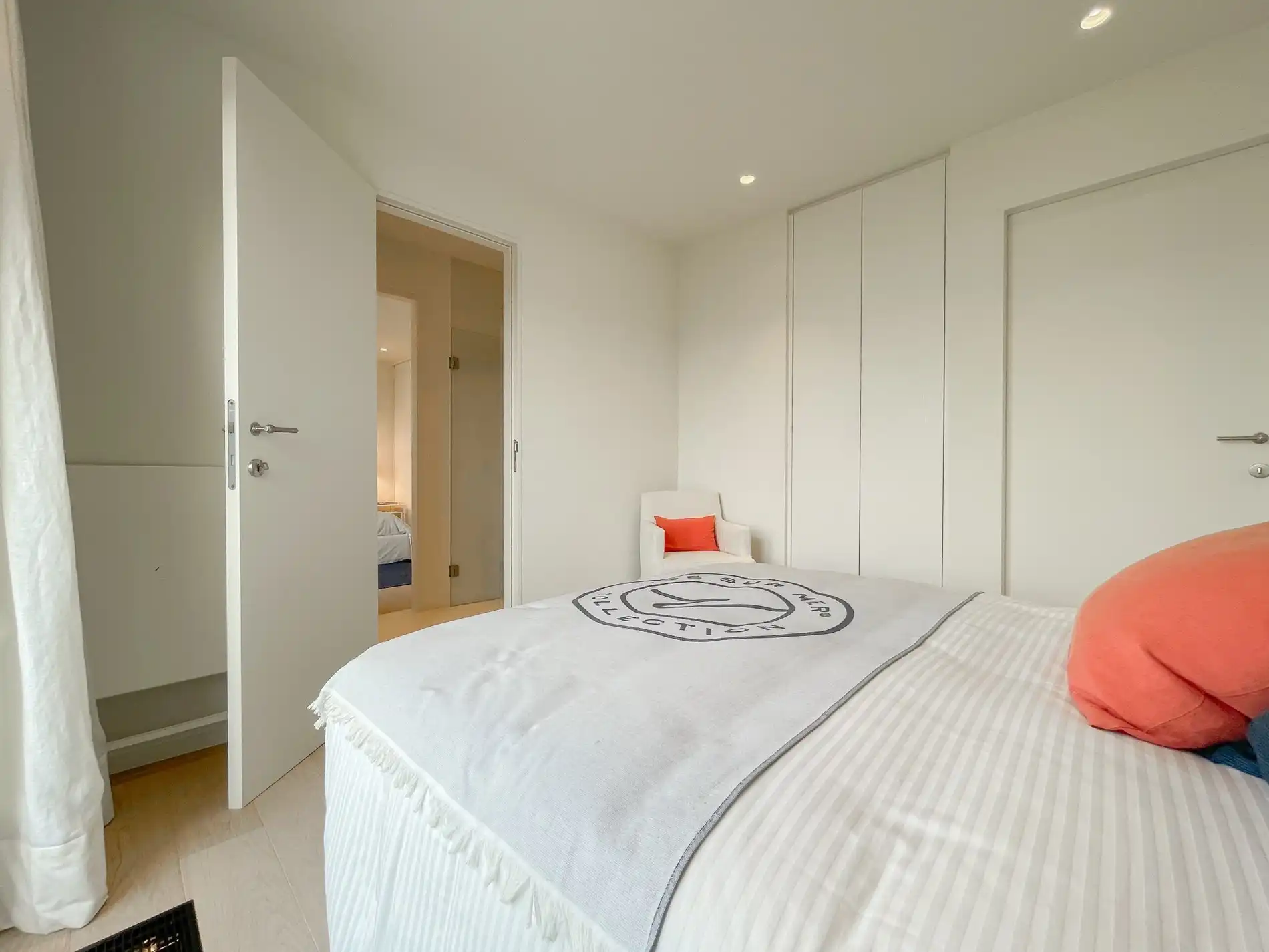 Subliem hoekappartement met ruime terrassen gelegen in het prestigieuze domein Tennis Garden. foto 28