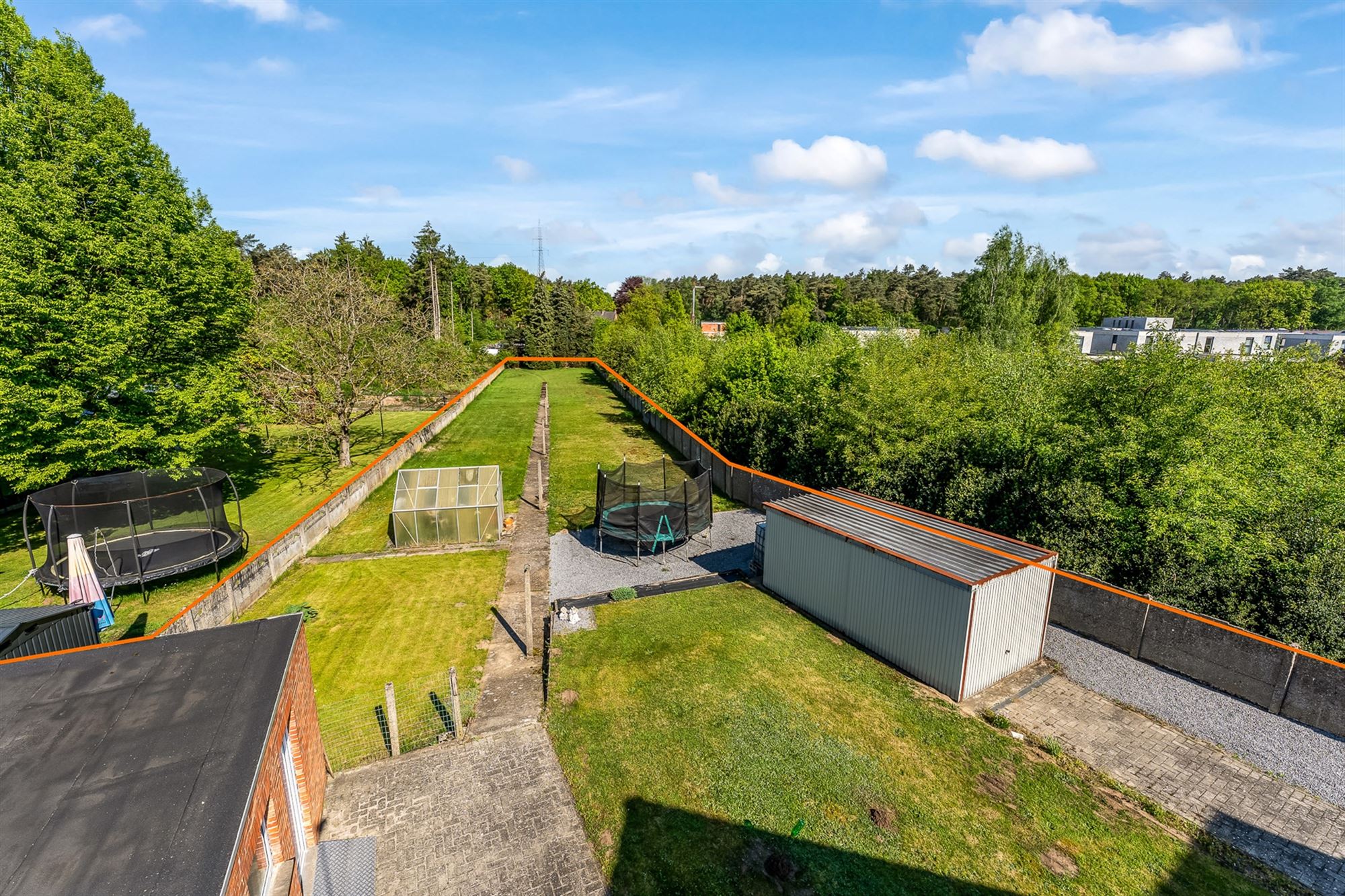 OP TE FRISSEN WONING MET 4 SLAAPKAMERS RUSTIG GELEGEN OP EEN UITGESTREKT PERCEEL VAN 16A75CA TE HAM foto 2