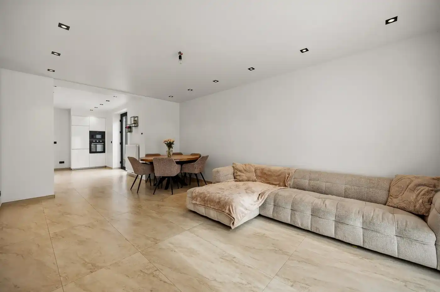 Modern gerenoveerde halfopen woning met 5 slaapkamers, tuin en garage in Tienen foto 2