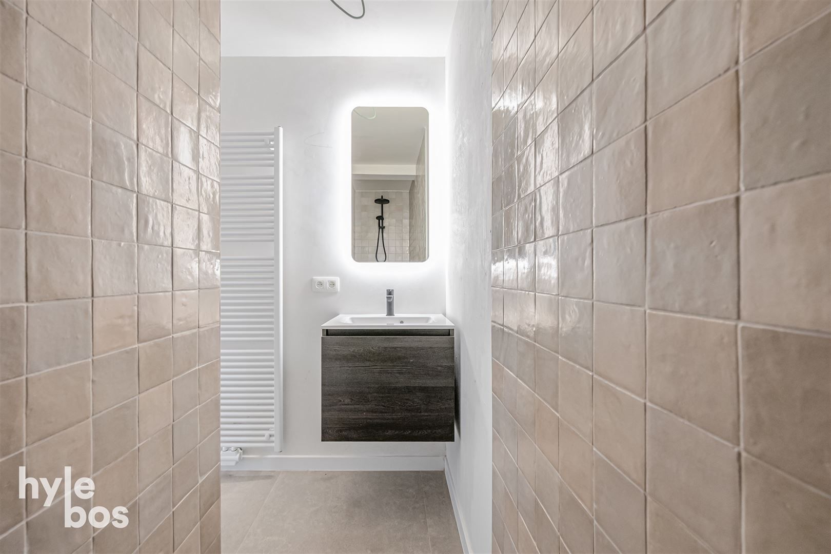 Gerenoveerd appartement met garage in gezellige woonwijk foto 11