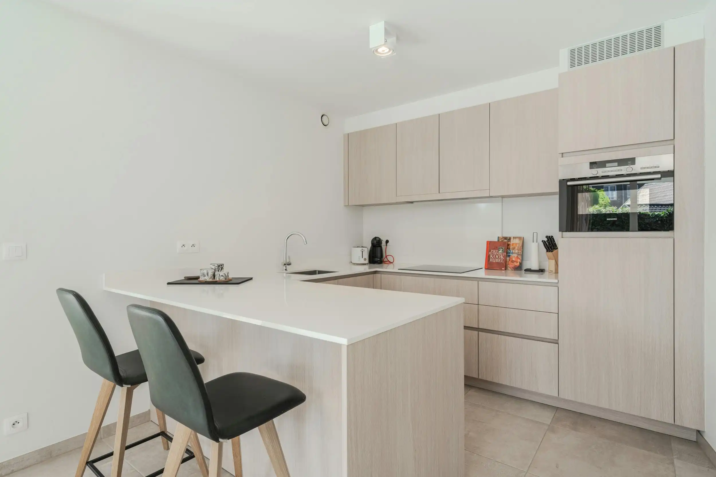 Recent appartement met twee slaapkamers en zonnige tuin foto 4