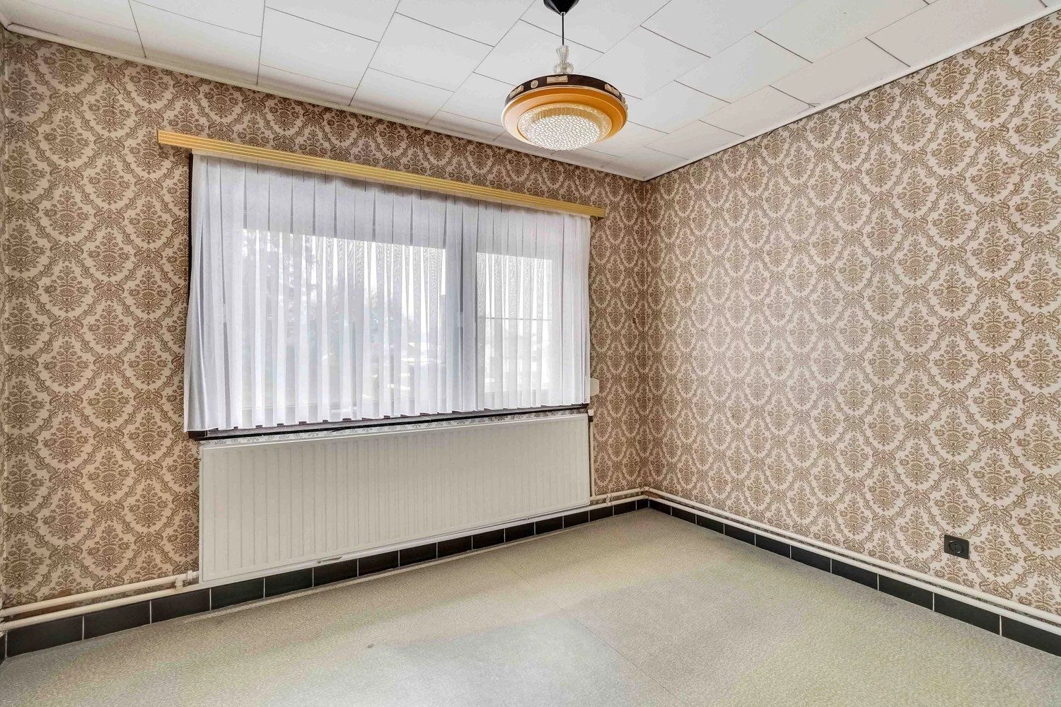 Woning met vier slaapkamers, garage en tuin foto 12