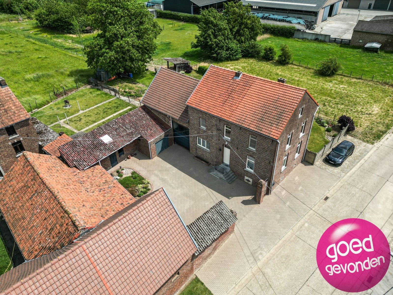 Hoofdfoto van de publicatie: HOEVE met WONING 4 SLK - TUIN - TERRAS - WEI - SCHUREN 