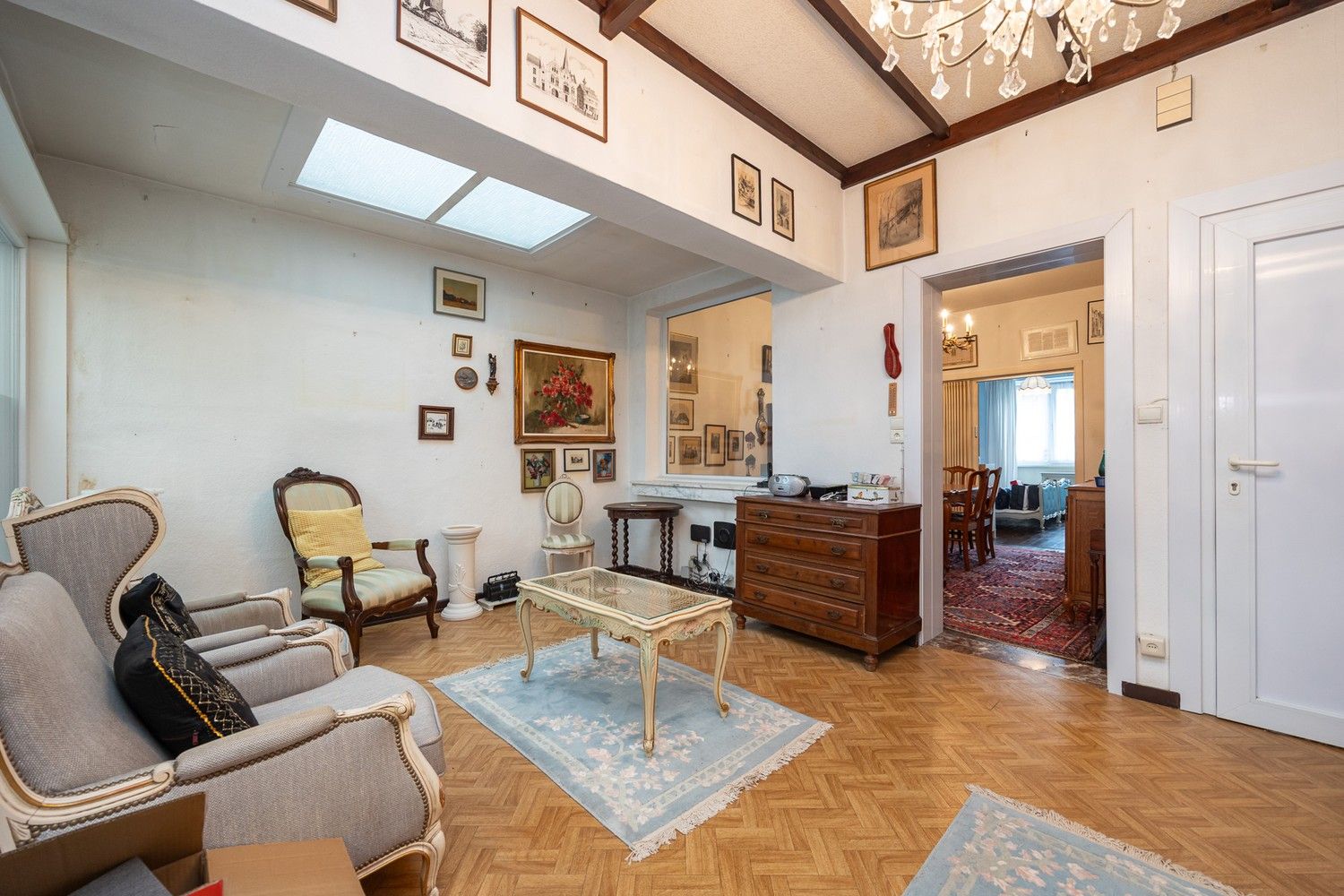 Te renoveren opbrengsteigendom met 3 éénslaapkamerappartementen nabij het Boekenbergpark foto 3