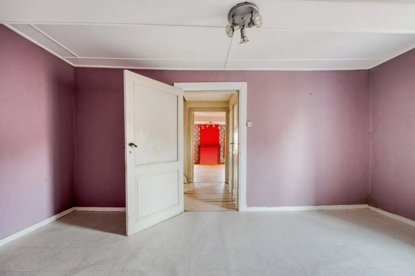 Hoevewoning met binnenkoer, stallingen en grote opslagruimte foto 15