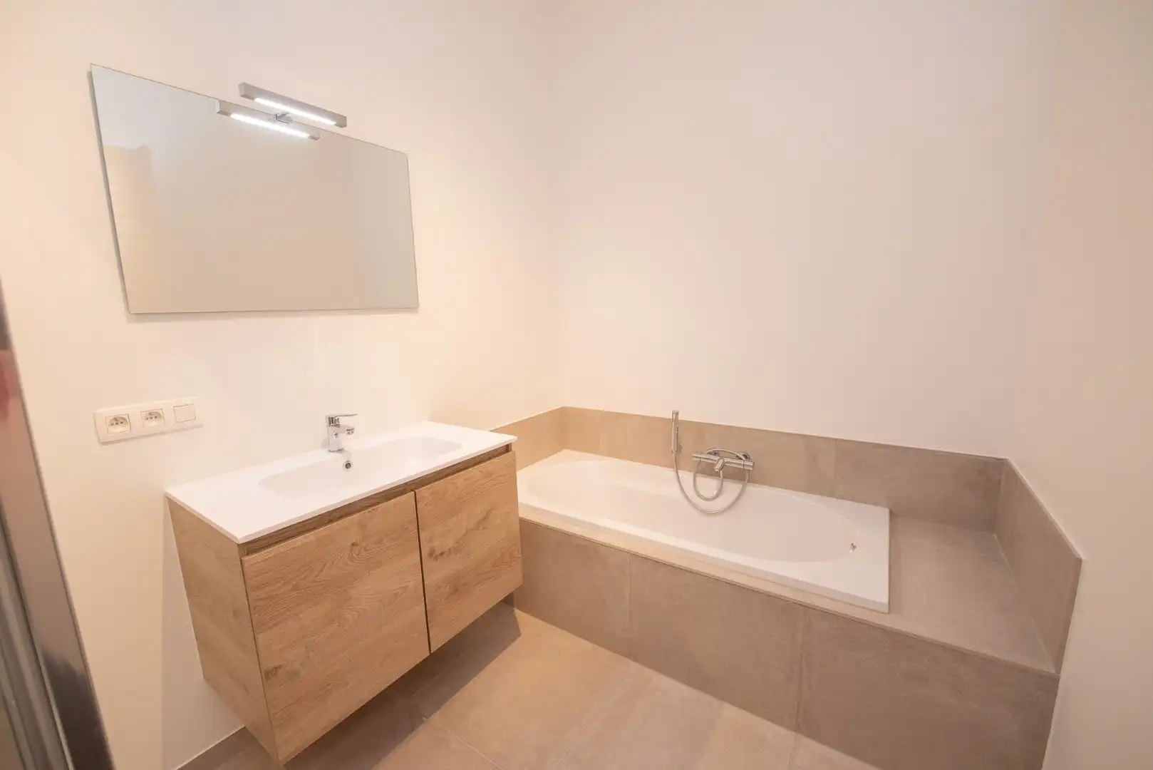 Ruime klassevolle penthouse TE HUUR in Waregem foto 9