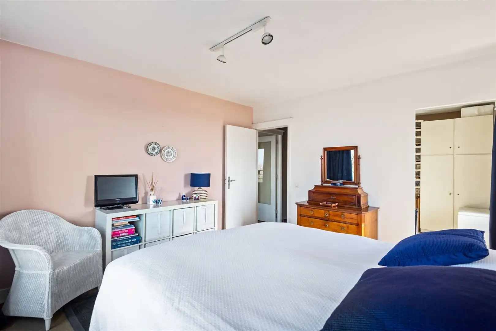 Instapklaar 2 à 3 slaapkamerappartement in goed onderhouden gebouw. foto 11