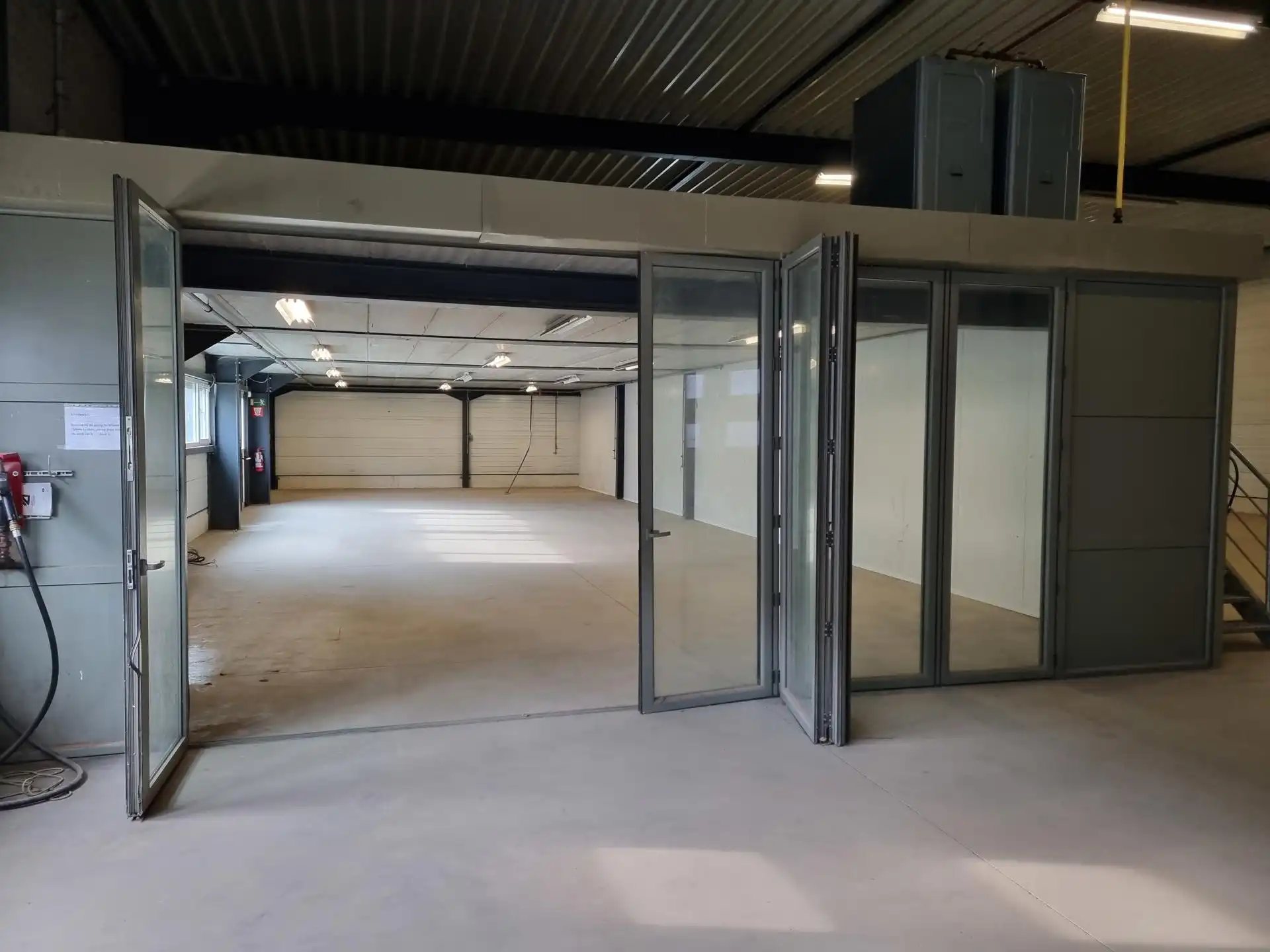 TE HUUR: bedrijfsgebouw van 1200m² met kantoren foto 8