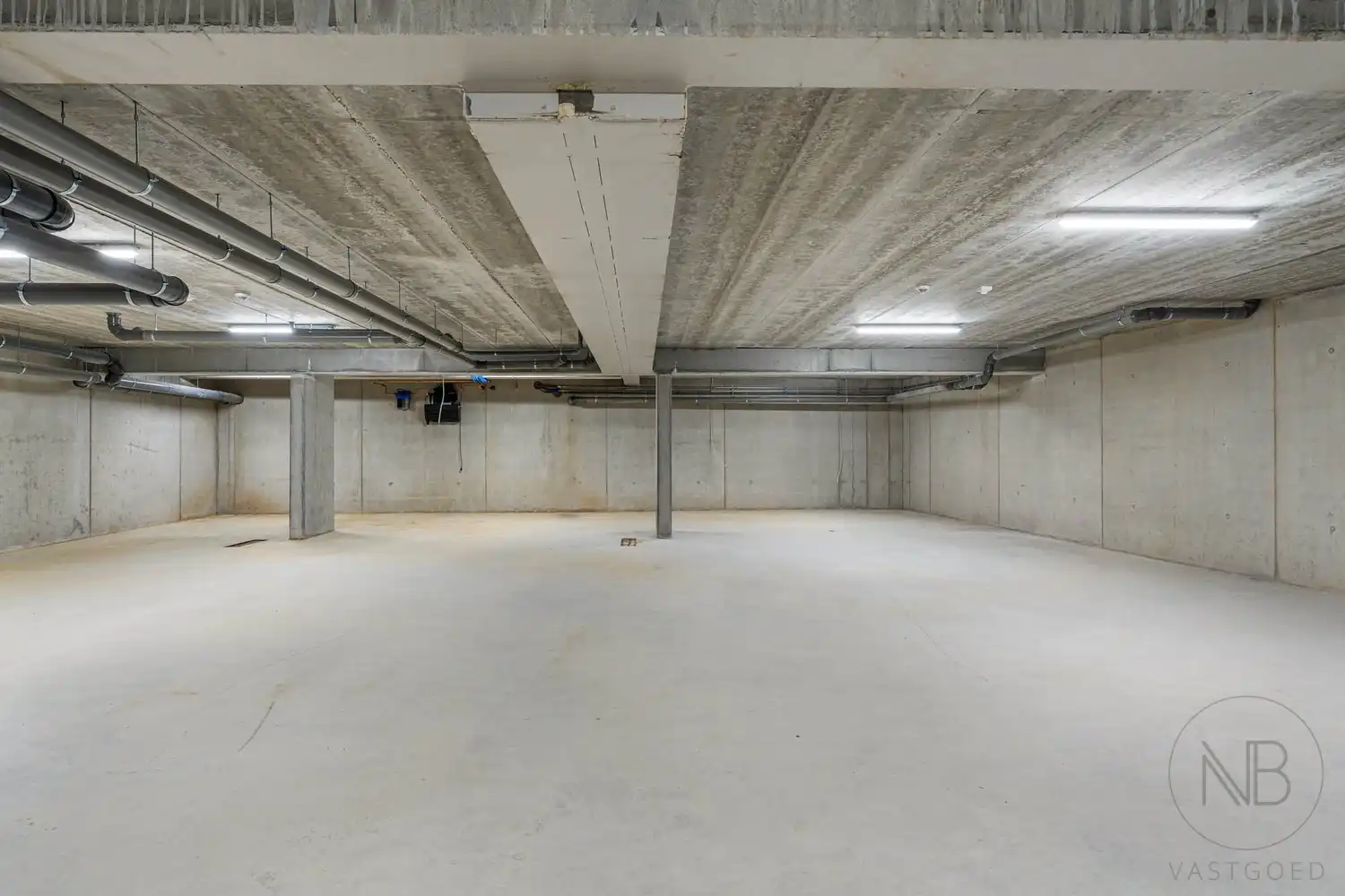 Handelspand met industriële uitstraling in het centrum van Genk! foto 10