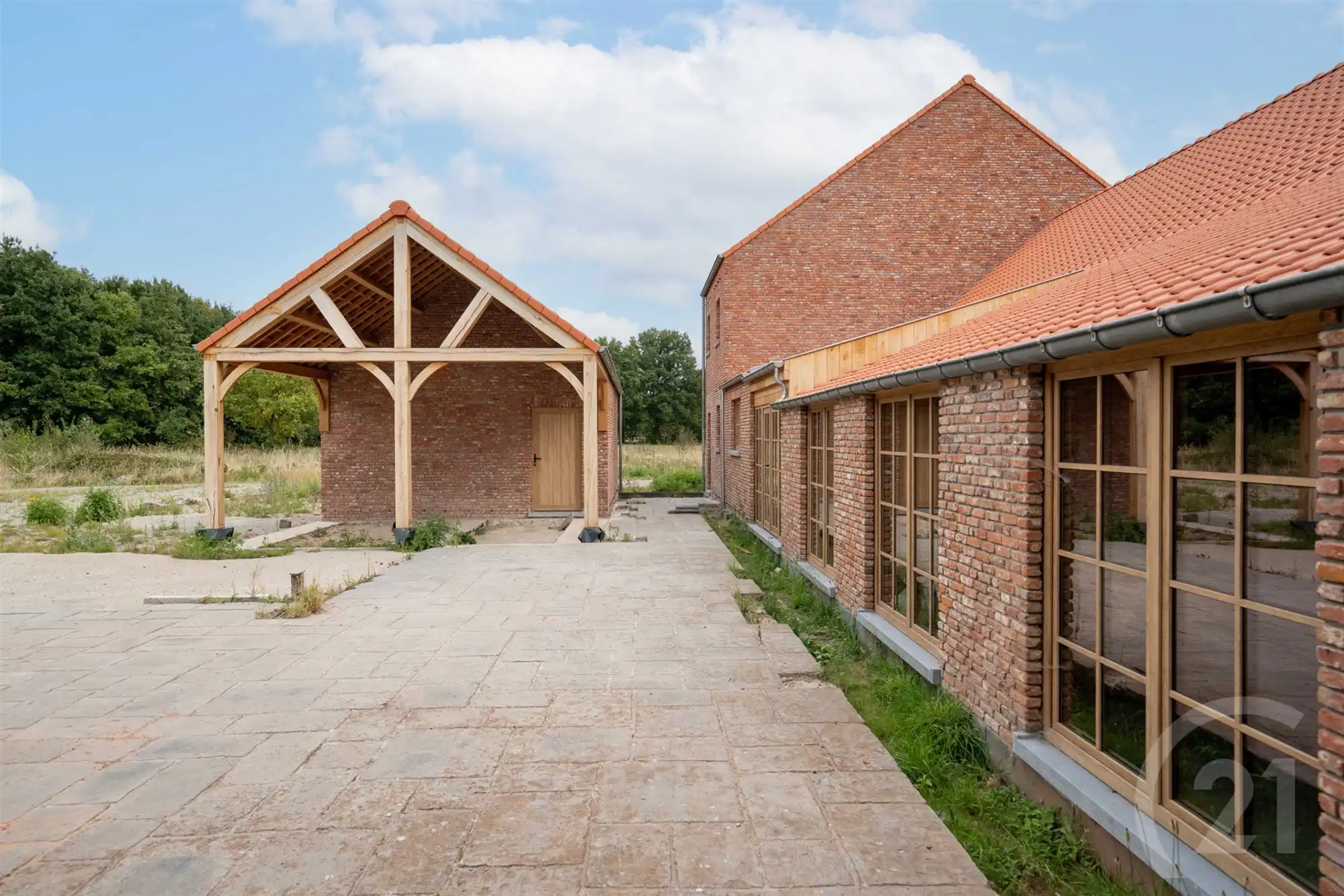 Prachtige en idyllisch gelegen hoeve (casco) op 4 hectare! foto 9