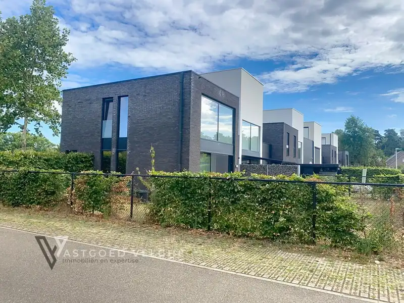 Moderne woning  van 151m² aan de rand van centrum-Genk foto 38
